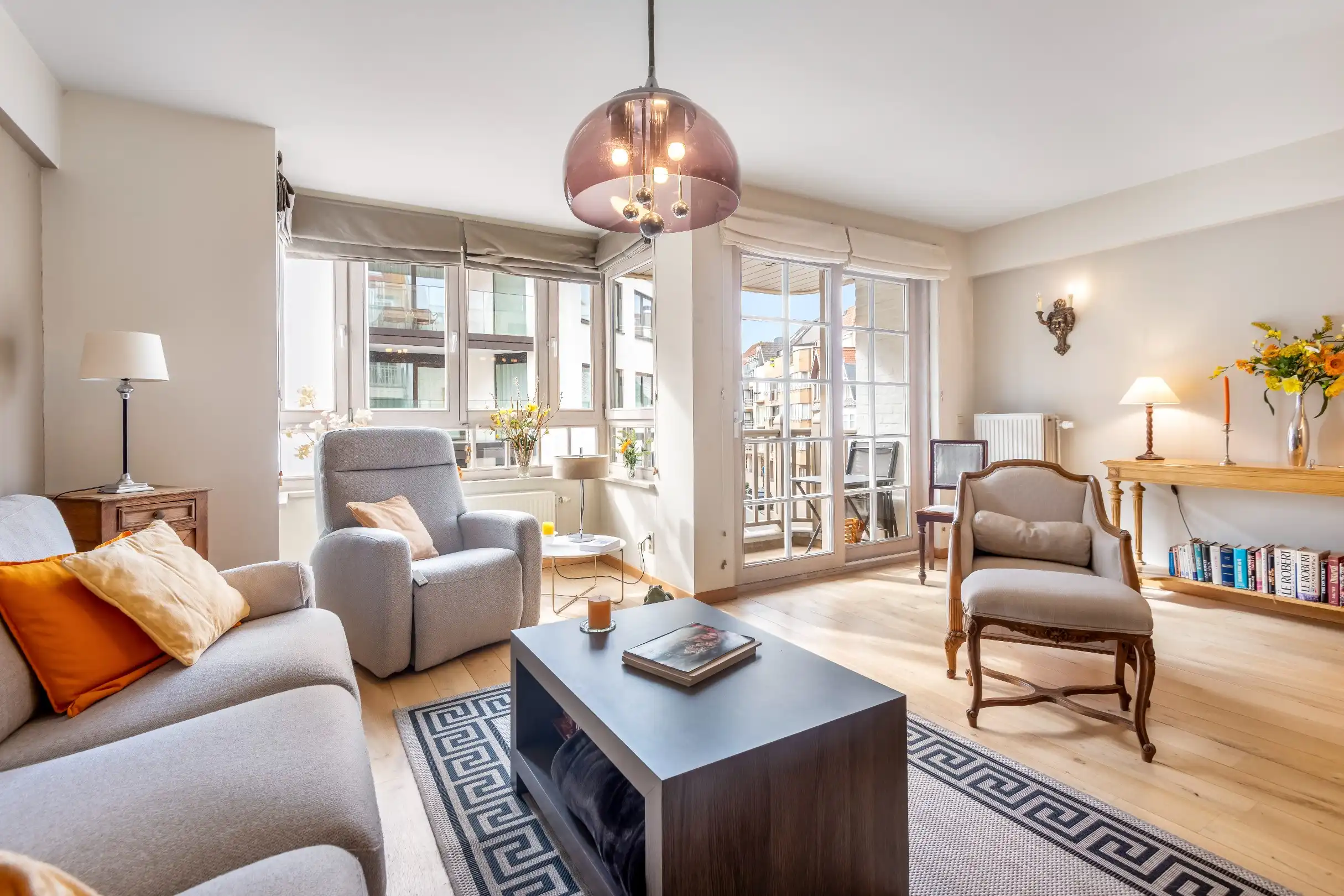 Verzorgd, zuidgericht  gemeubeld appartement gelegen vlakbij de Lippenslaan en de Dumortierlaan foto 2