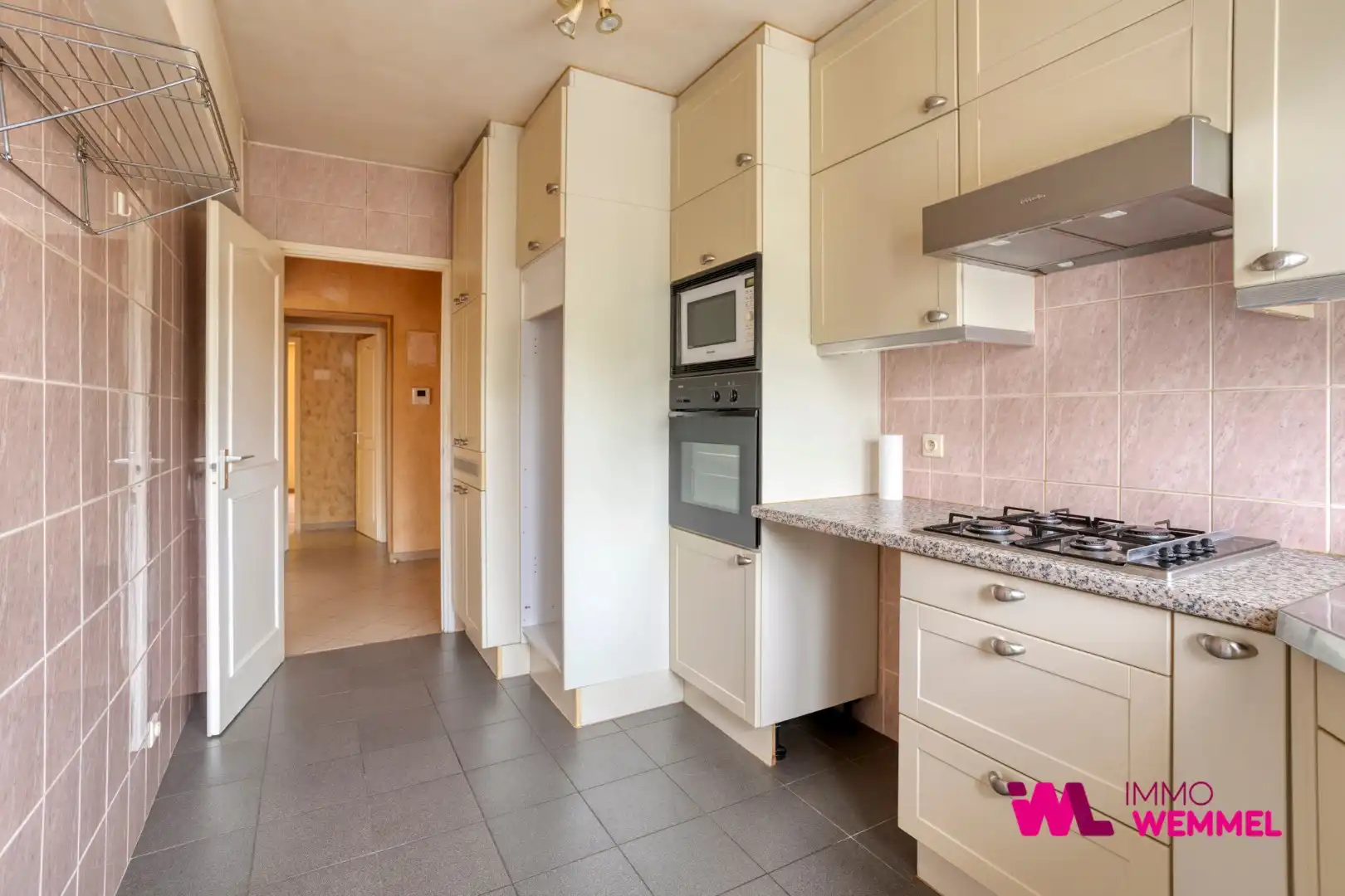 Rustig gelegen appartement met 2 terrassen, 2 slaapkamers, lift en kelder. Goed onderhouden gebouw, te renoveren naar eigen smaak. Optionele garage (€ 30.000).  foto 7