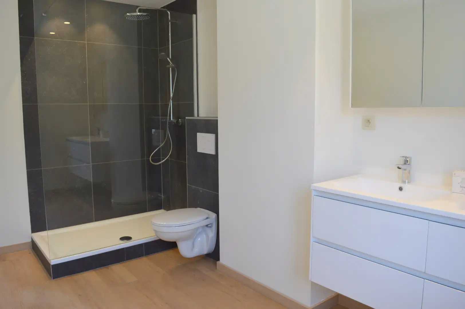 Vernieuwde woning in Heule met vlotte bereikbaarheid. foto 9