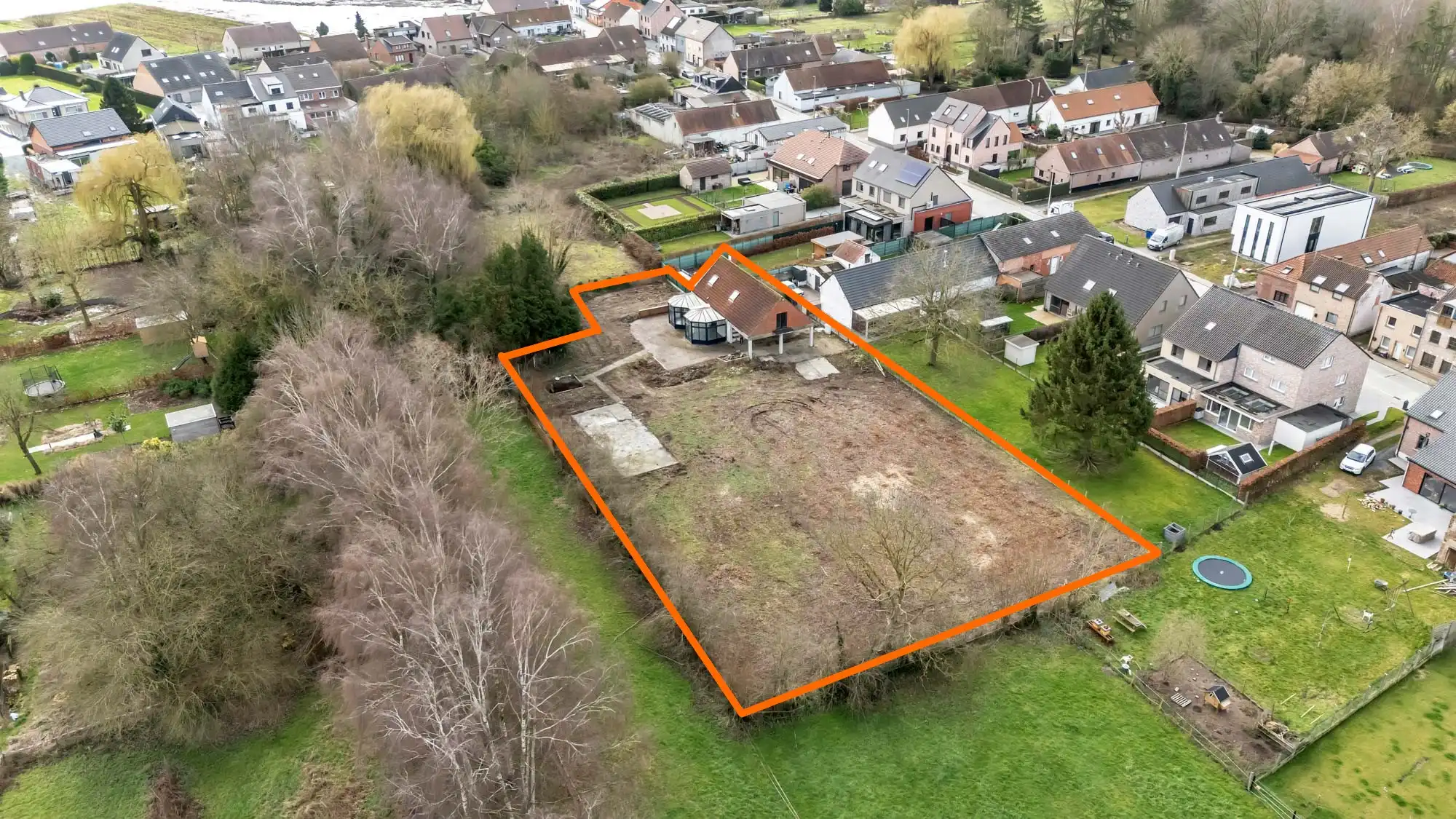 Te renoveren woning op uitzonderlijk perceel! foto 4