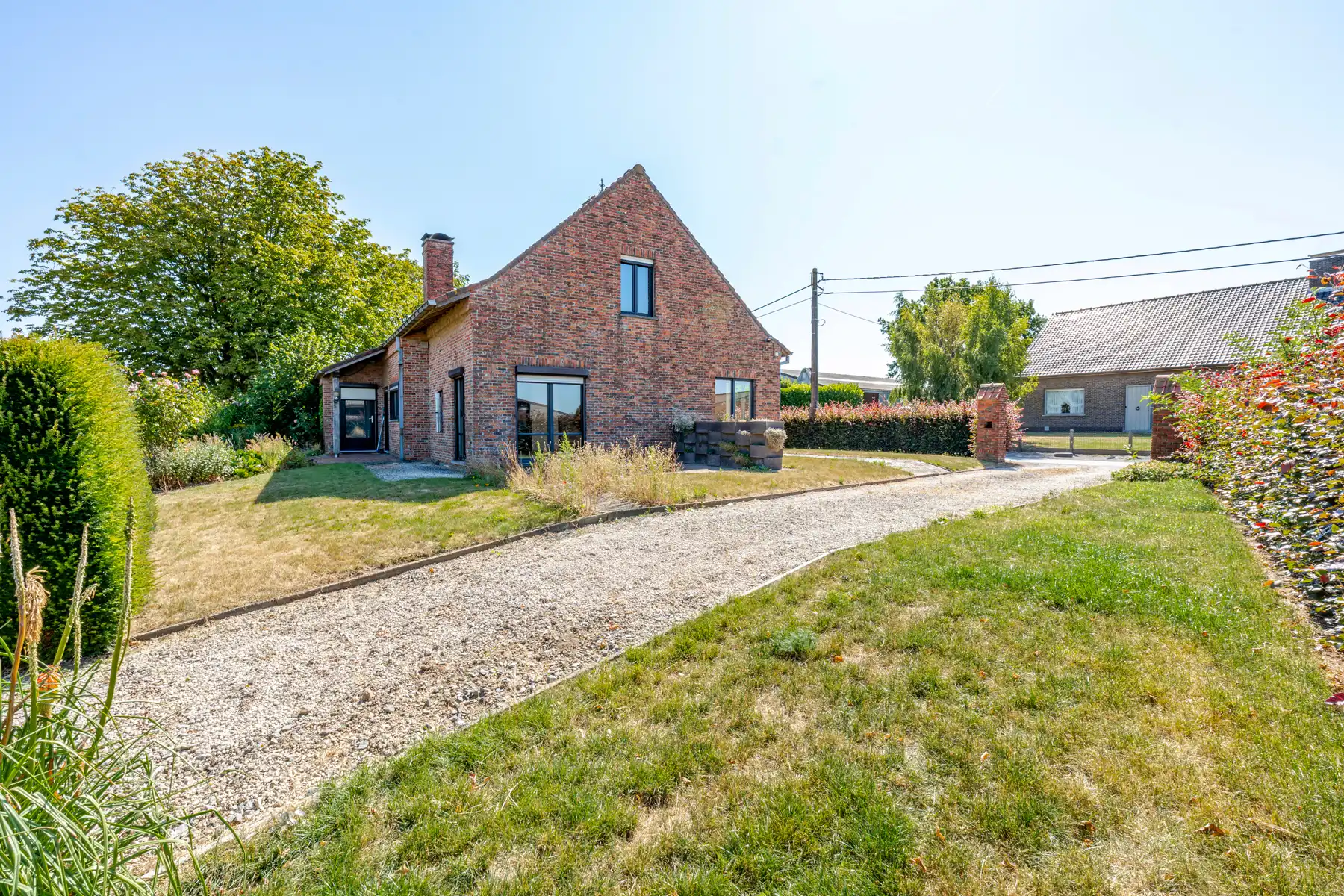 Grondig te renoveren woning met bijgebouwtje op ca 1.800 m² foto 9
