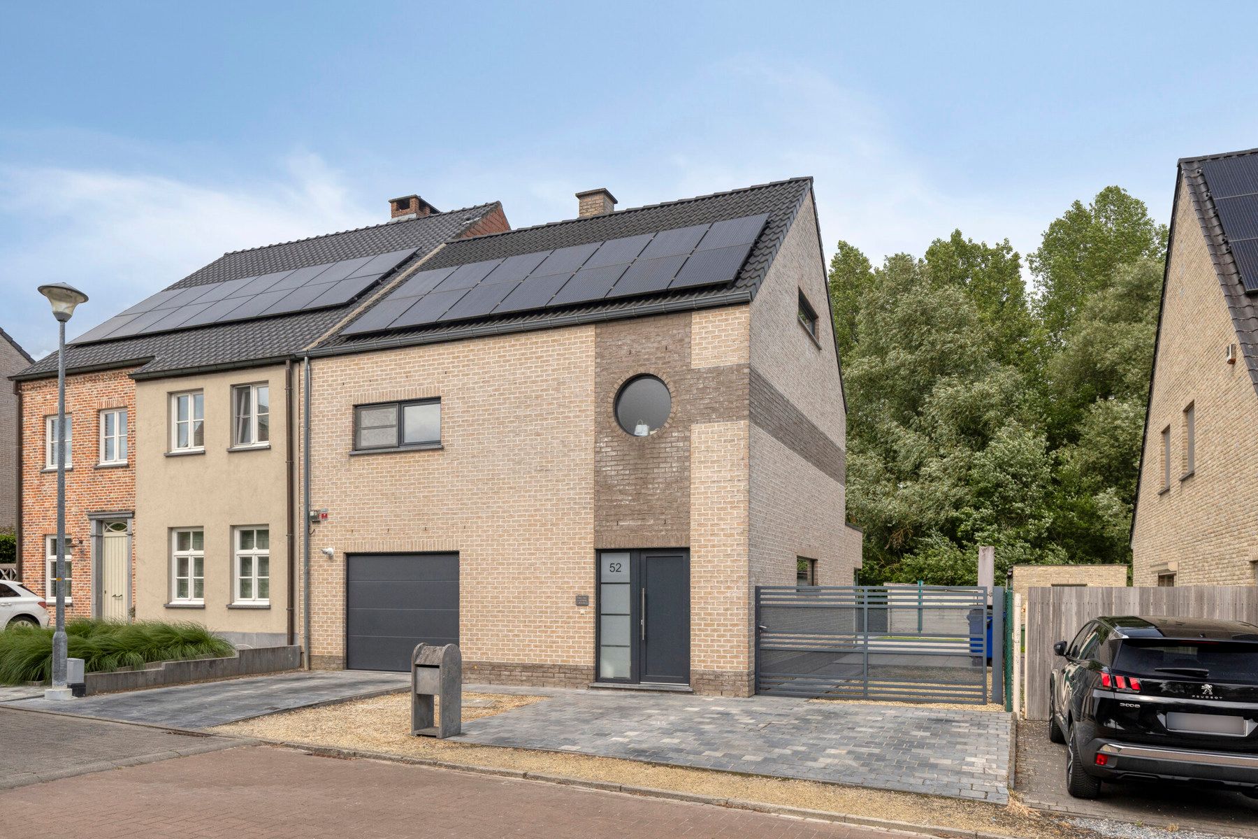 Ruime en instapklare 3-gevelwoning in rustige omgeving foto {{pictureIndex}}