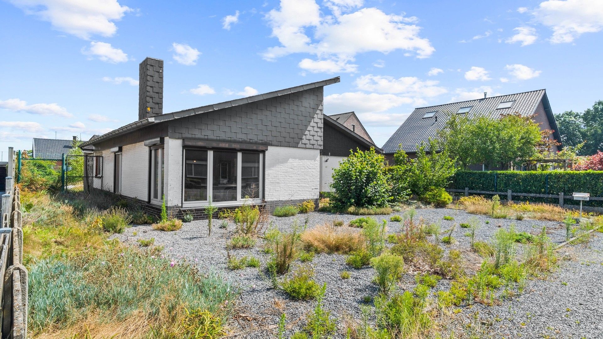 Te renoveren woning (O.B.) met 3 slaapkamers op 6a 48ca foto 3