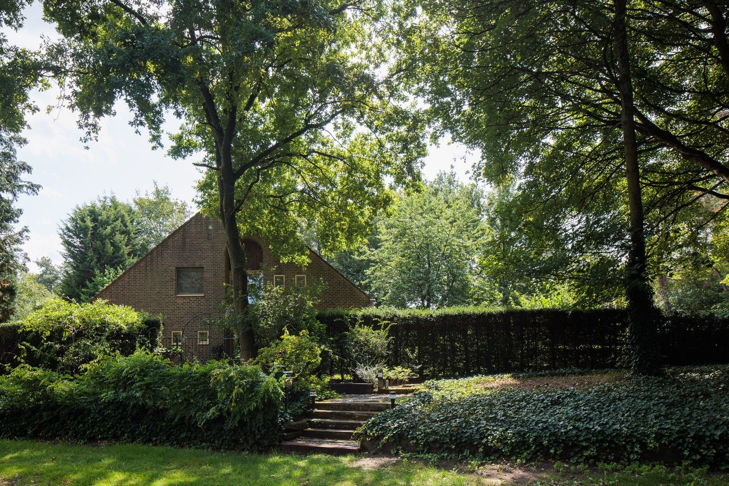 Gunstig gelegen villa op 1.989 m2 in doodlopende straat foto 6