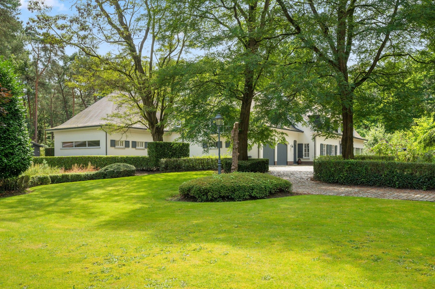  Exclusieve villa op uitzonderlijk perceel van 12.594 m² te KEERBERGEN foto 3