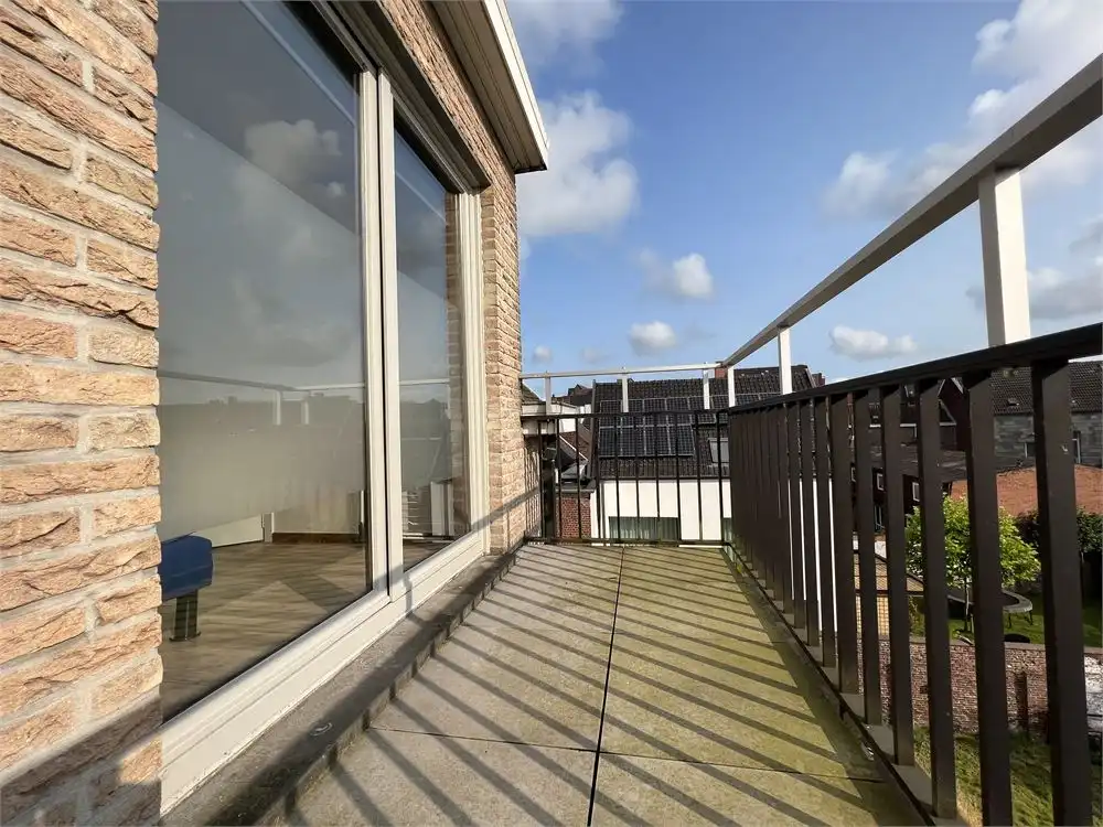 Ruim en lichtrijk 1-slaapkamerappartement met terras + autostaanplaats foto 9