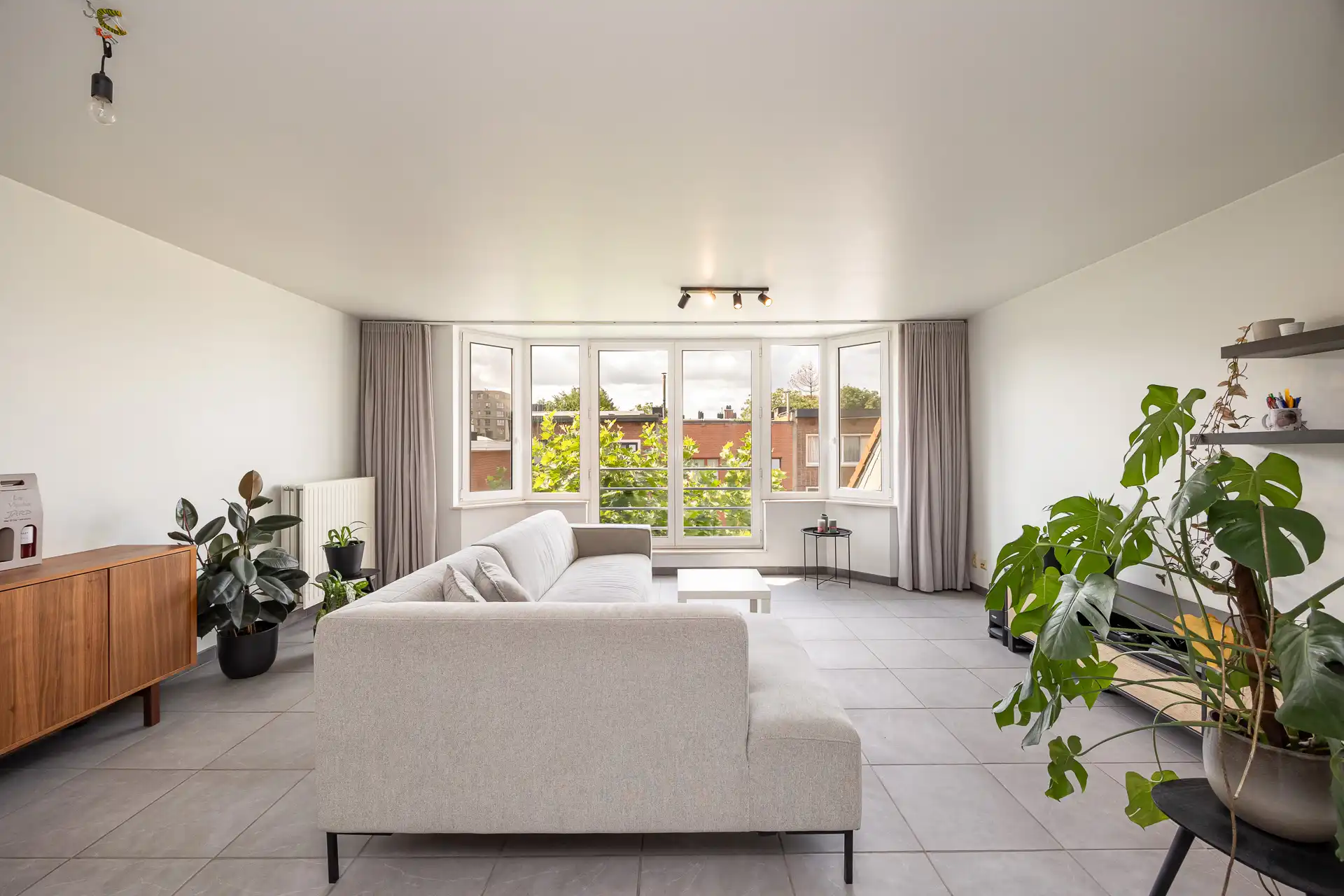 Instapklaar en recent gerenoveerd 2-slaapkamer appartement foto 3