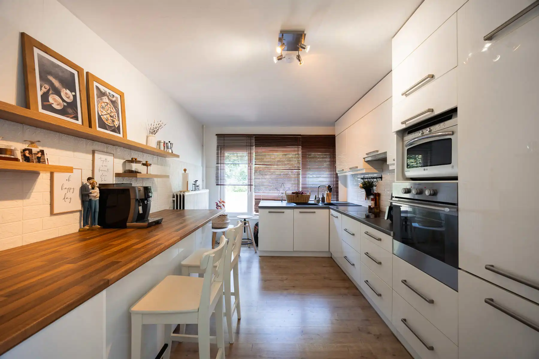 Gerenoveerd en energiezuinig duplex-appartement met parkings foto 5