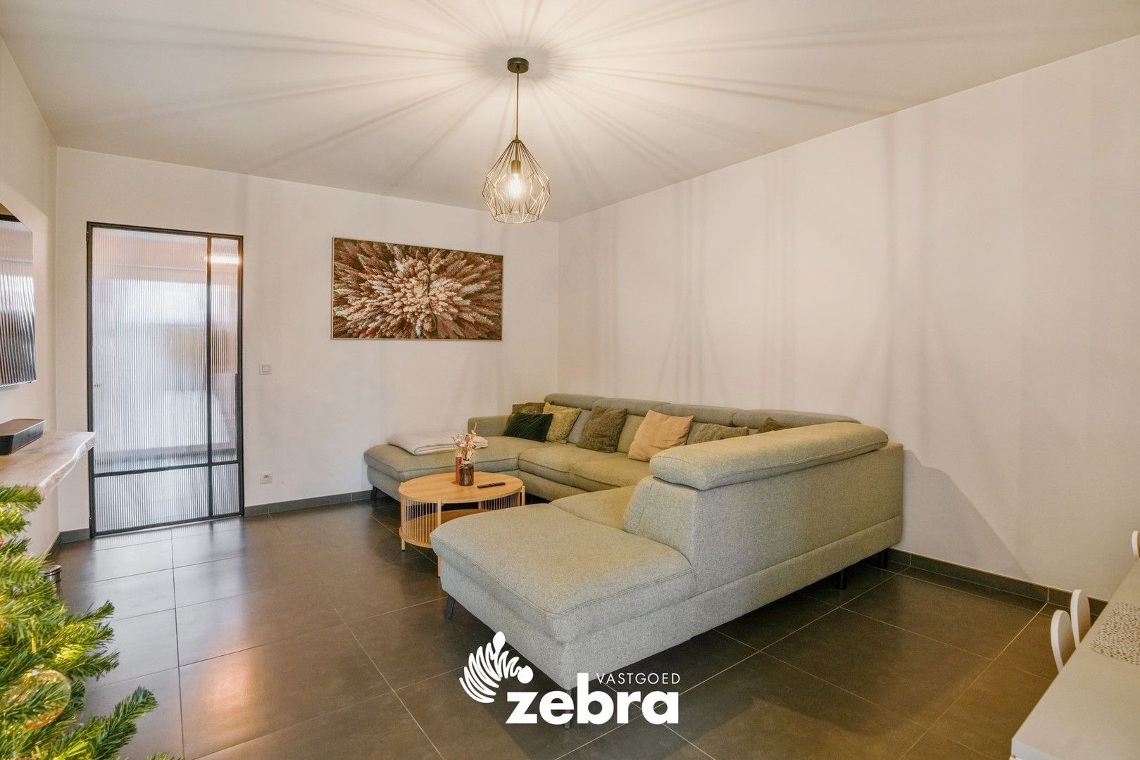 Ruime en recente woning met vier slaapkamers te Gijverinckhove! foto 3