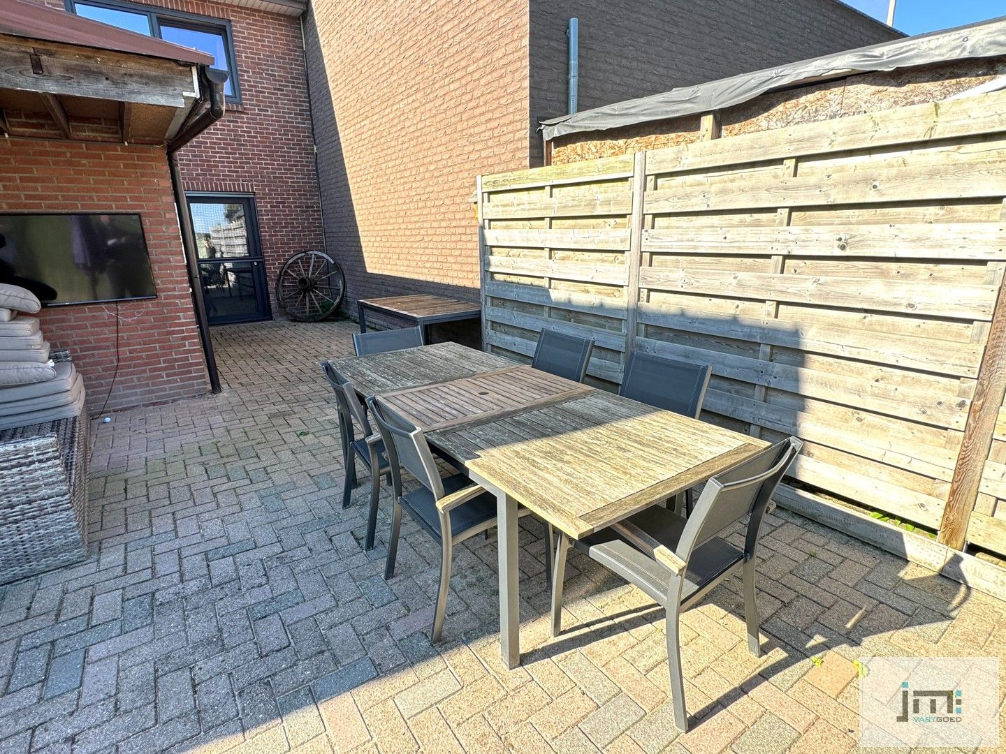 Ruime, goed onderhouden, woning met mooie tuin foto 14