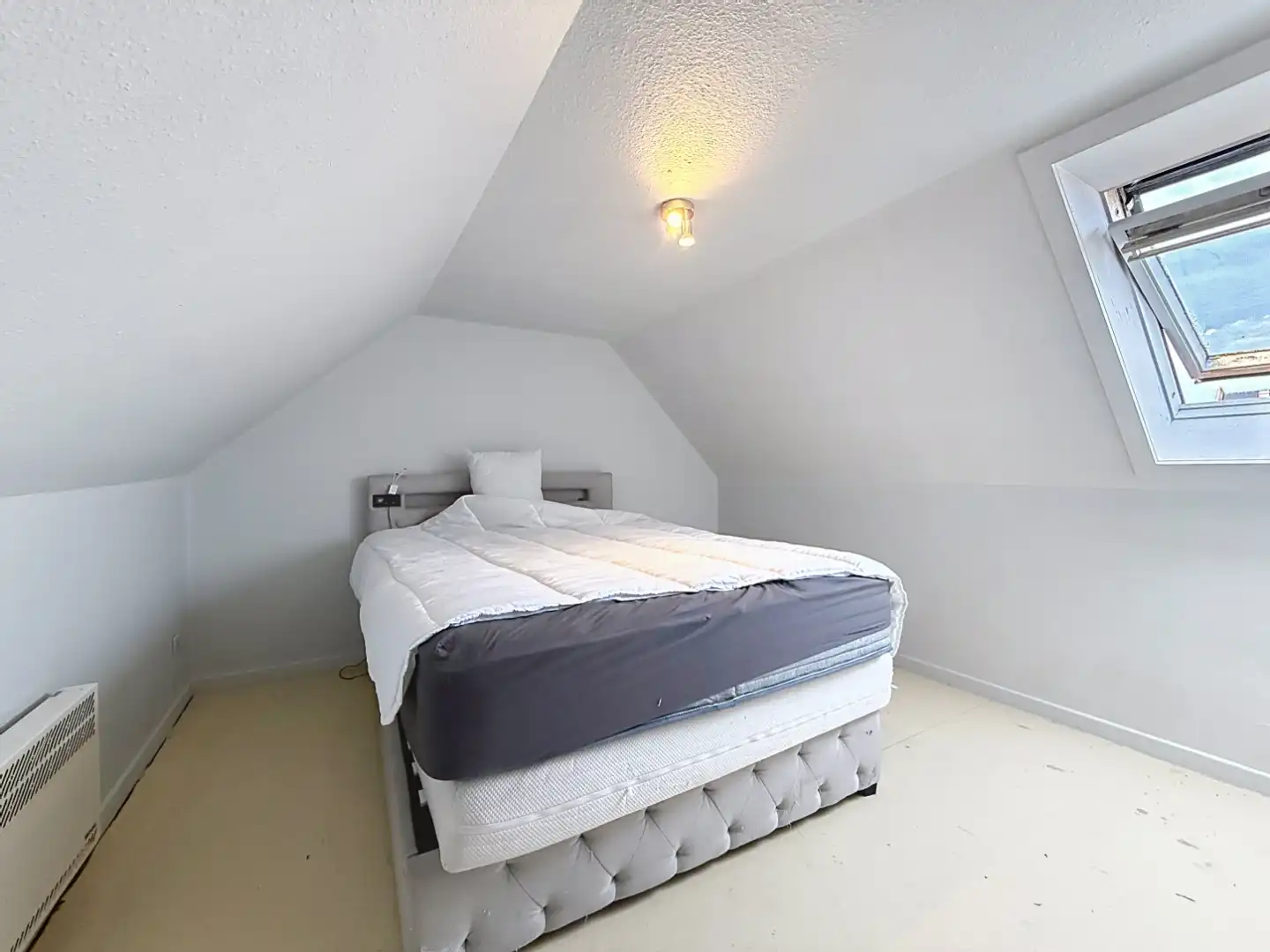Opbrengsteigendom met handelspand en 3 appartementen te Nieuwpoort-stad foto 5