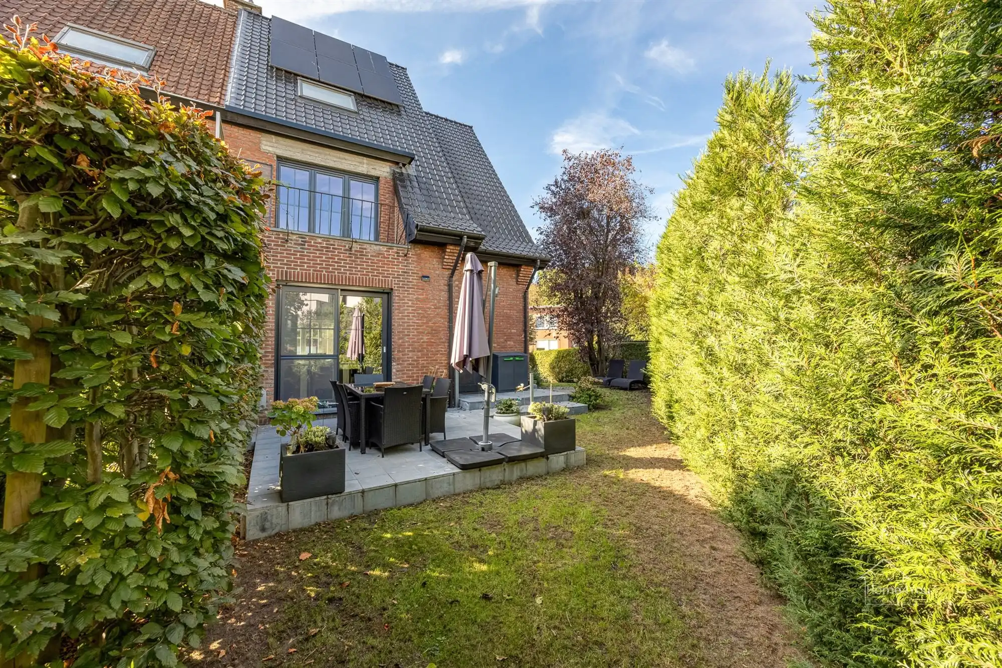 Instapklare halfopen bebouwing met zonnepanelen en ruime kelder foto 21