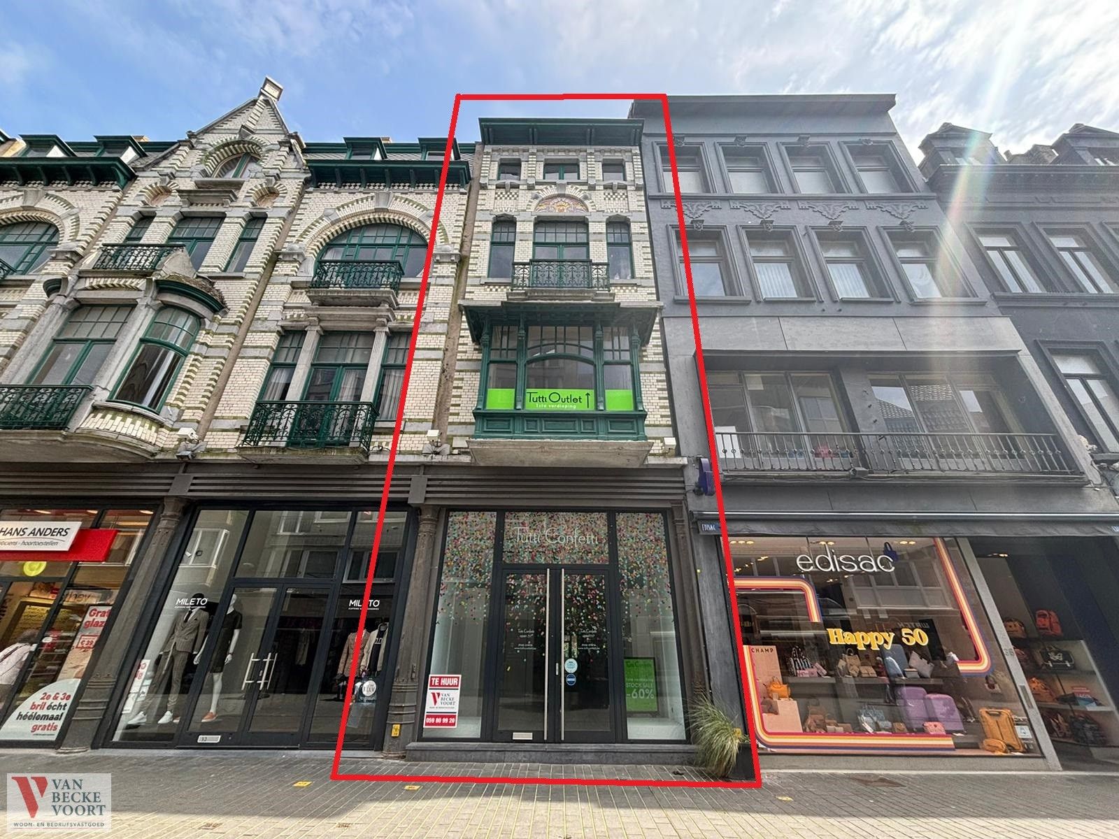 Handelspand 93m² op AAA-locatie foto {{pictureIndex}}