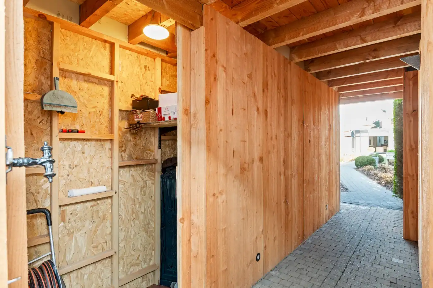 Ruime woning met commerciële ruimte, 2 slpk. en tuin foto 32