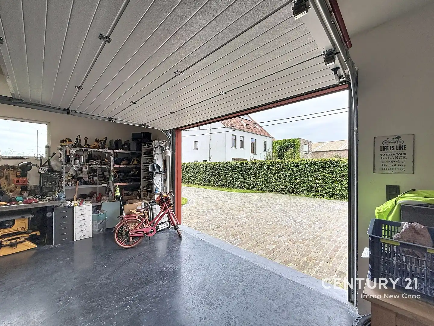 Scandinavisch wonen in harmonie met de natuur: Exclusieve villa in Damme foto 24