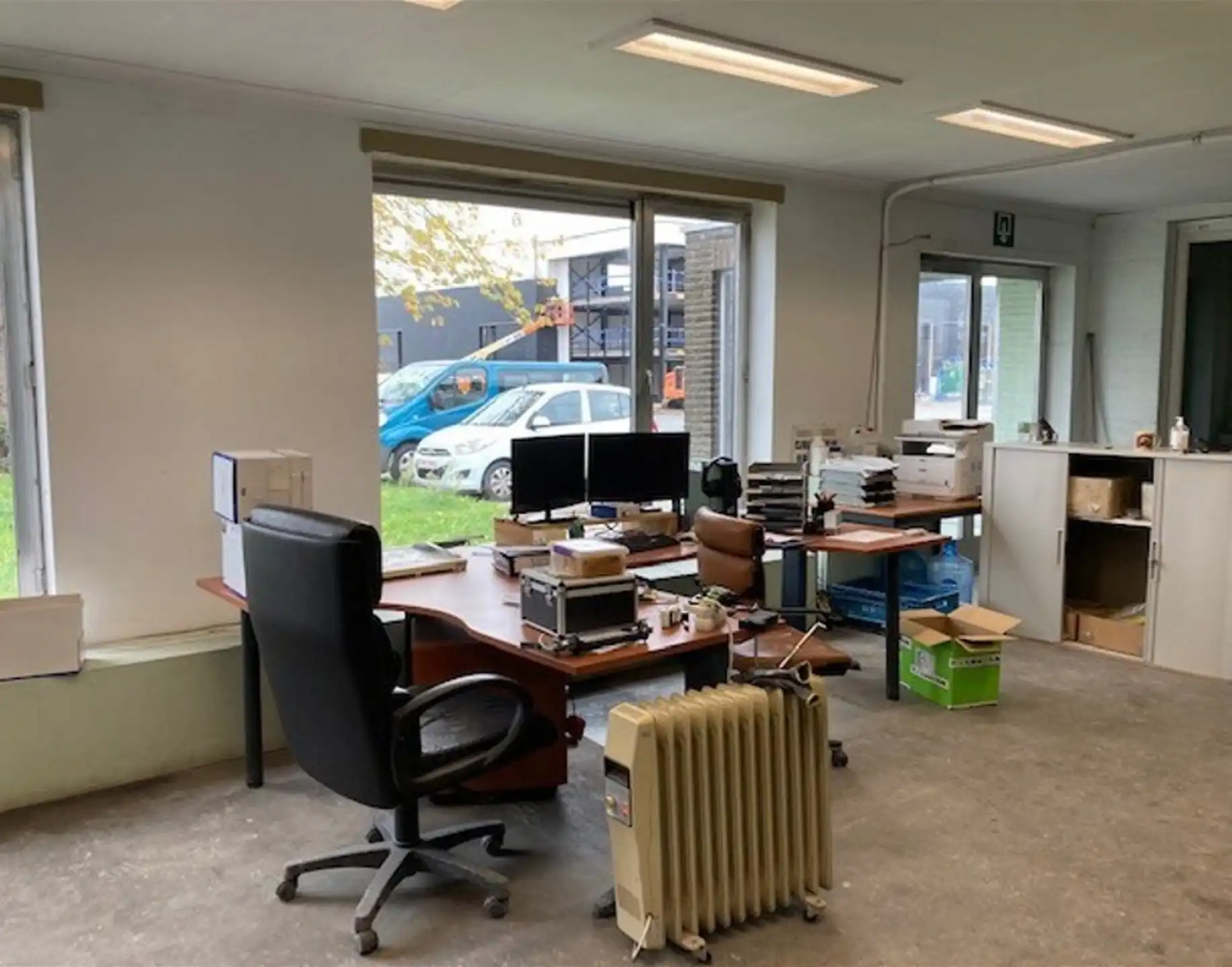 Magazijn B :  1.933m² + 2 luifels en kantoor foto 5