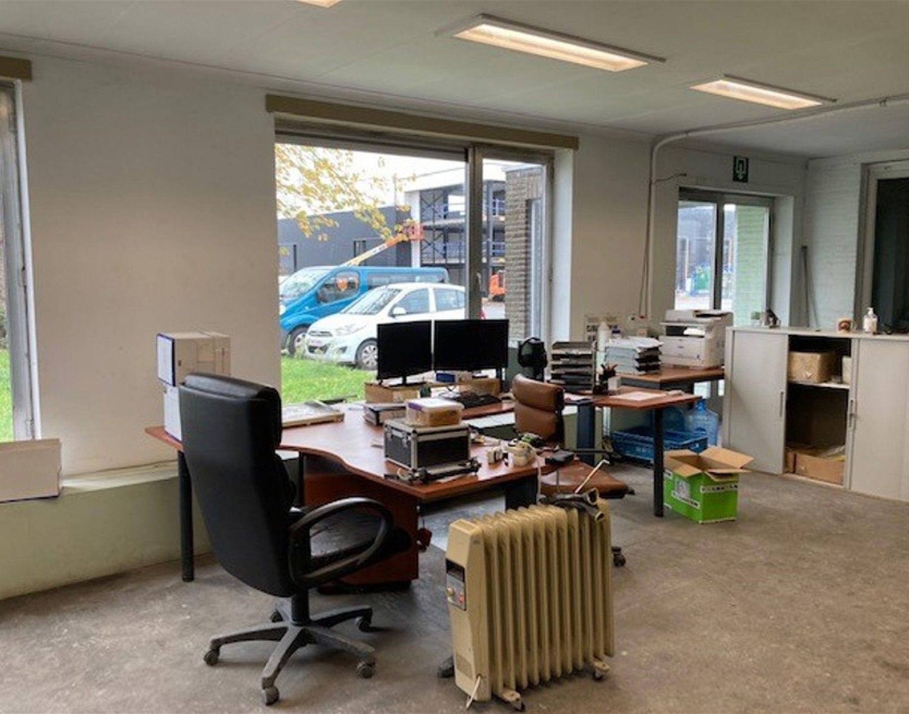 Magazijn B :  1.933m² + 2 luifels en kantoor foto 5