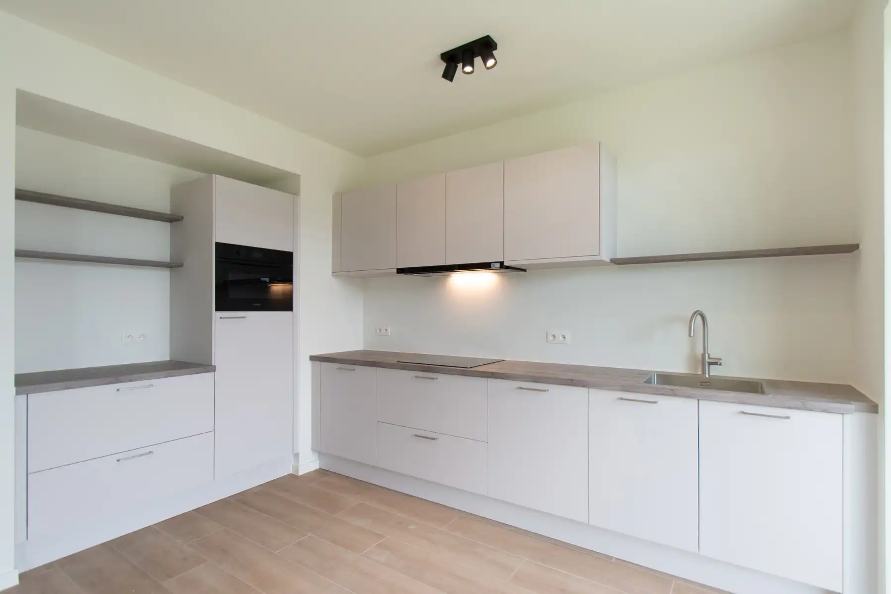 Lichtrijk nieuwbouw duplex met 2 kamers en 2 terrassen foto 8