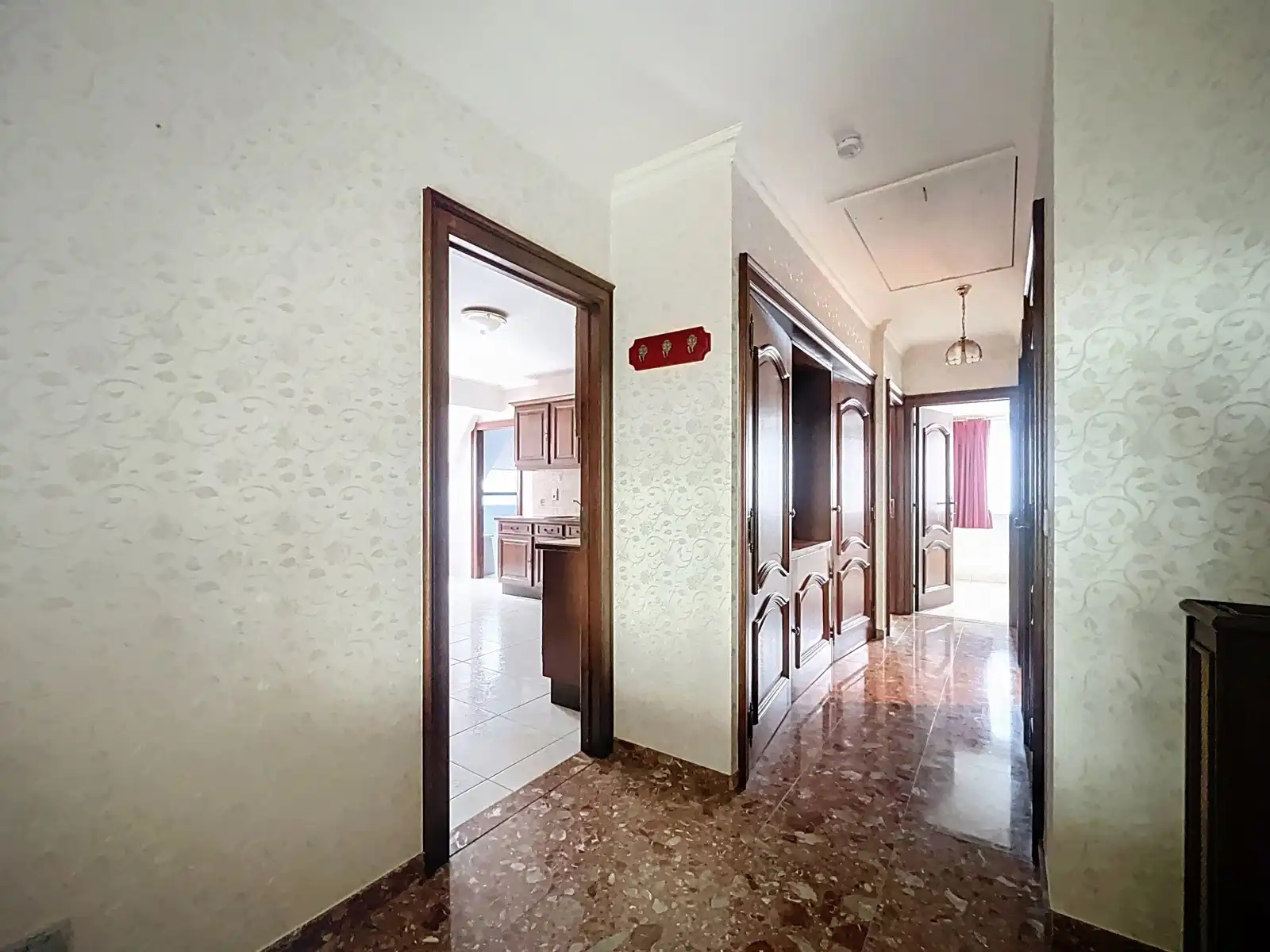 Centraal gelegen én Ruim dakappartement met 2 SLPK! foto 8