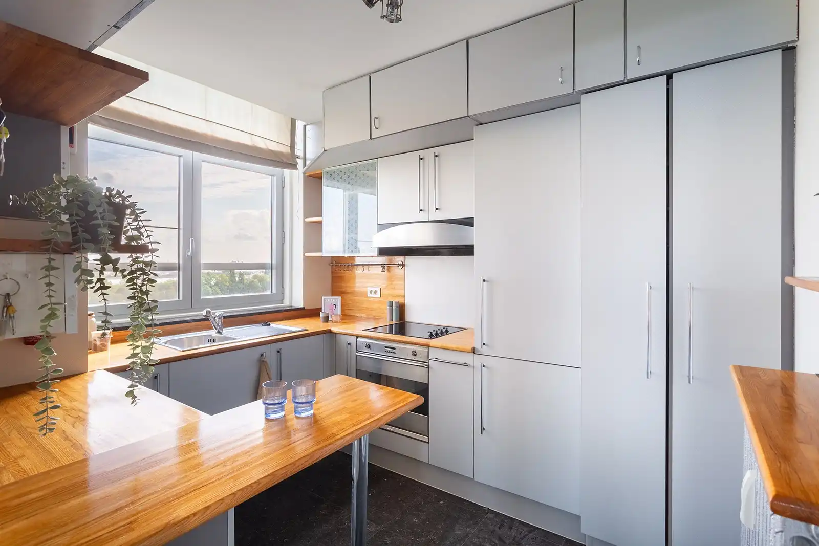 Lichtrijk 2-slaapkamerappartement met ruim terras en panoramisch uitzicht foto 12