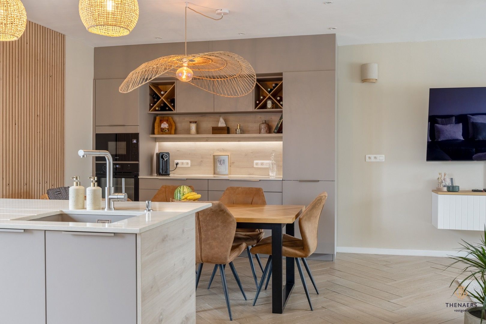 GEMODERNISEERDE GEZINSWONING MET 4 SLAAPKAMERS. foto 13