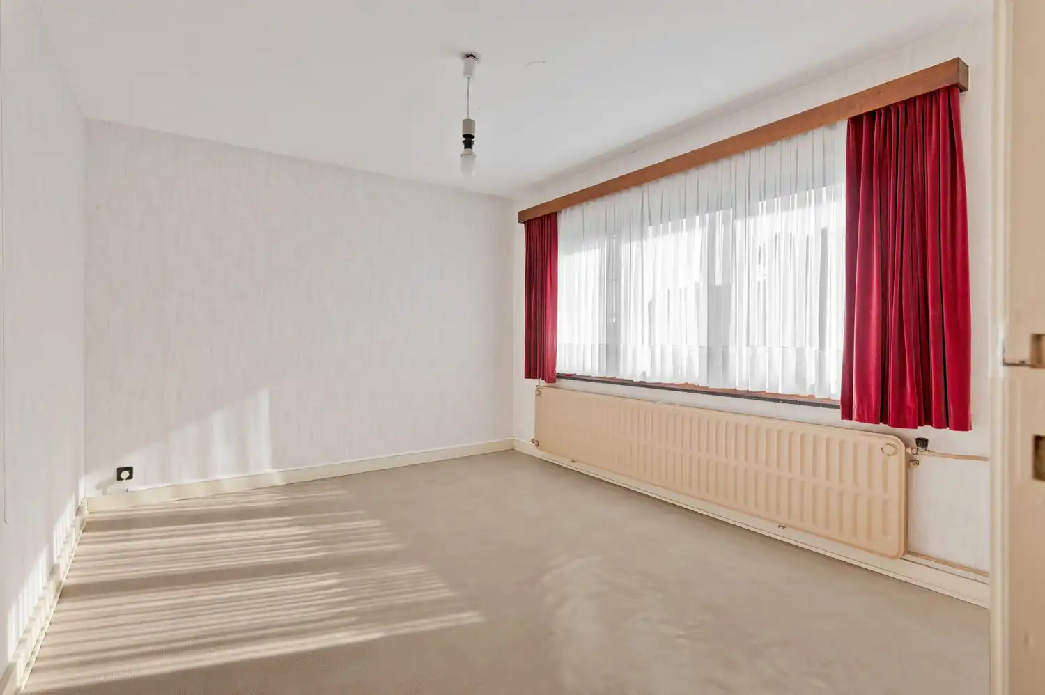 Charmante Halfopen woning met inpandige garage op toplocatie in Oelegem! foto 12