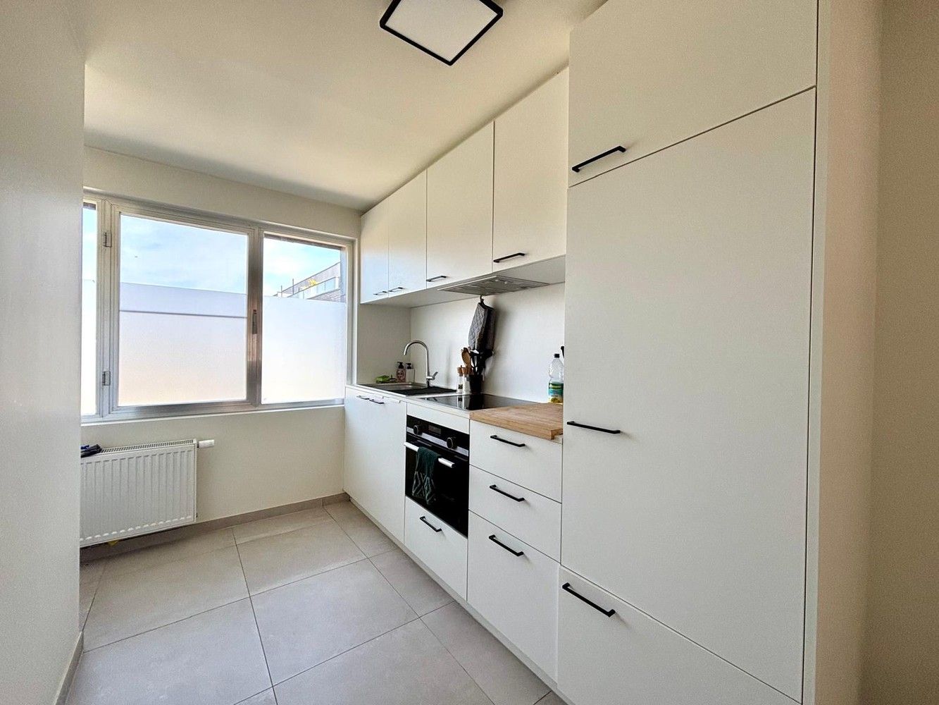 Lichtrijk en modern appartement met twee slaapkamers in het centrum van Wommelgem! foto {{pictureIndex}}