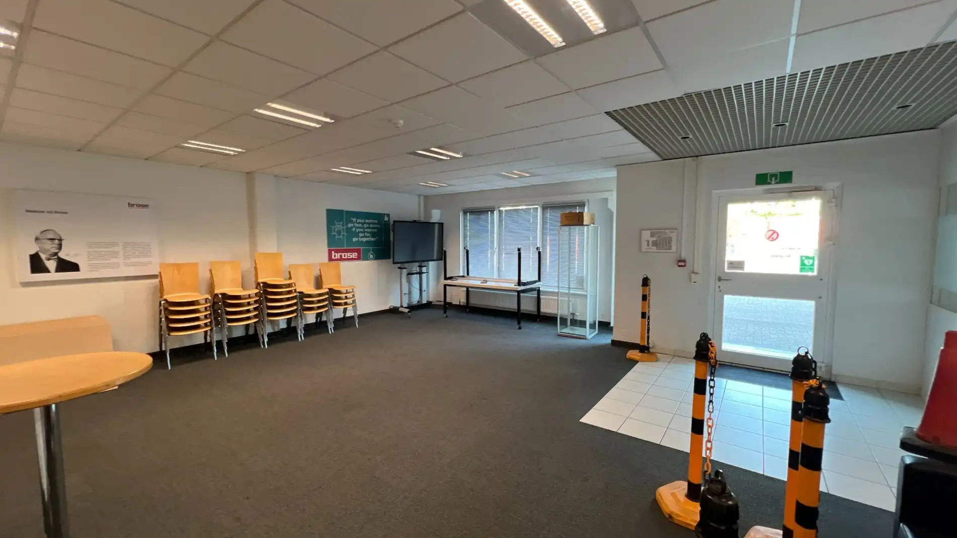 Loods met kantoren te huur in haven van Gent foto 12