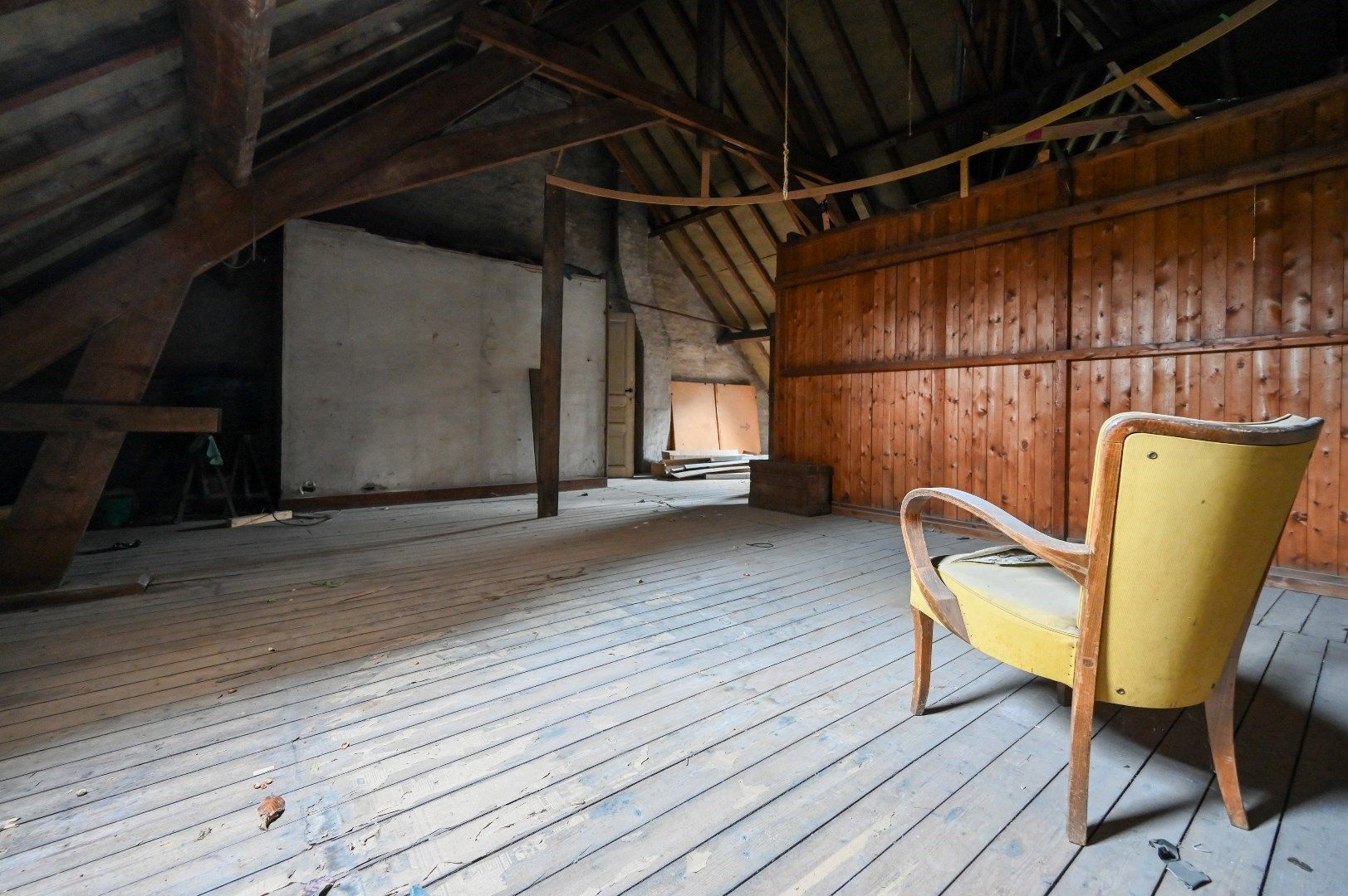 Eclectische burgerwoning als potentieel kantoor op de rand van de historische stadskern foto 24