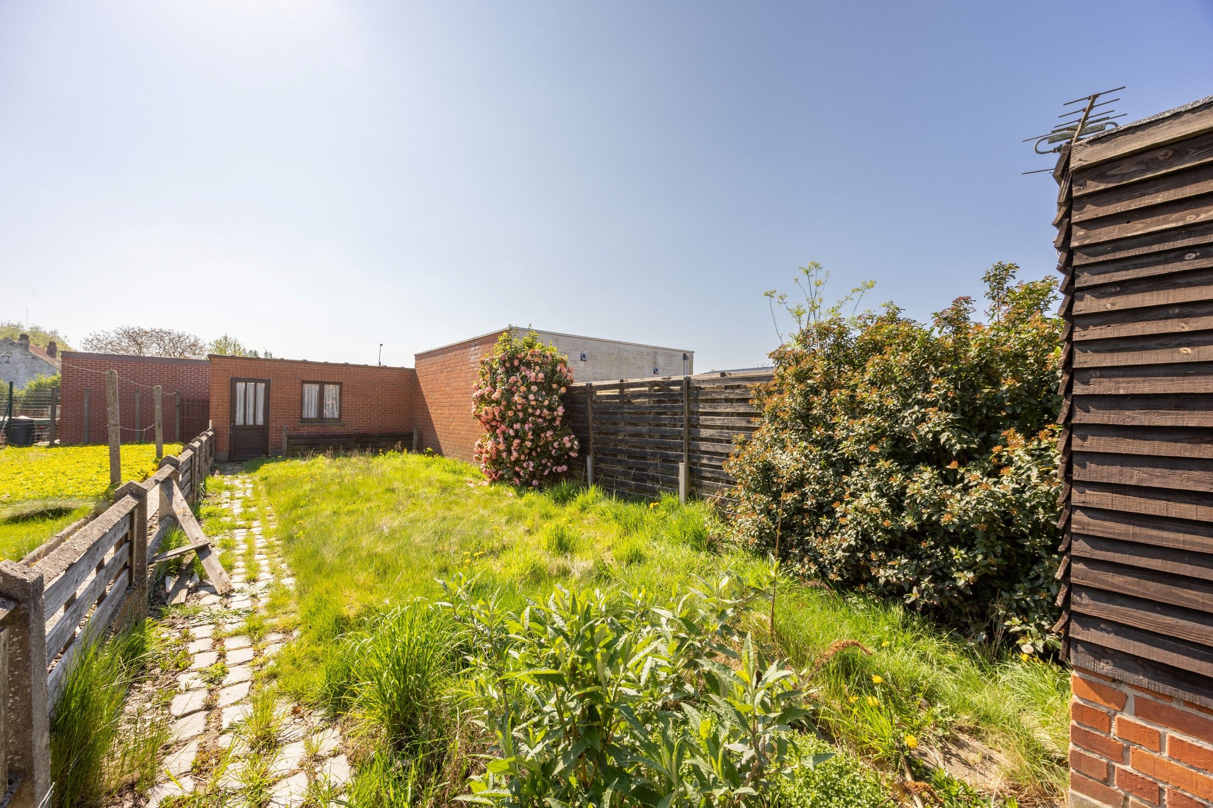 Ruime woning met potentieel en uitstekende ligging! foto 4