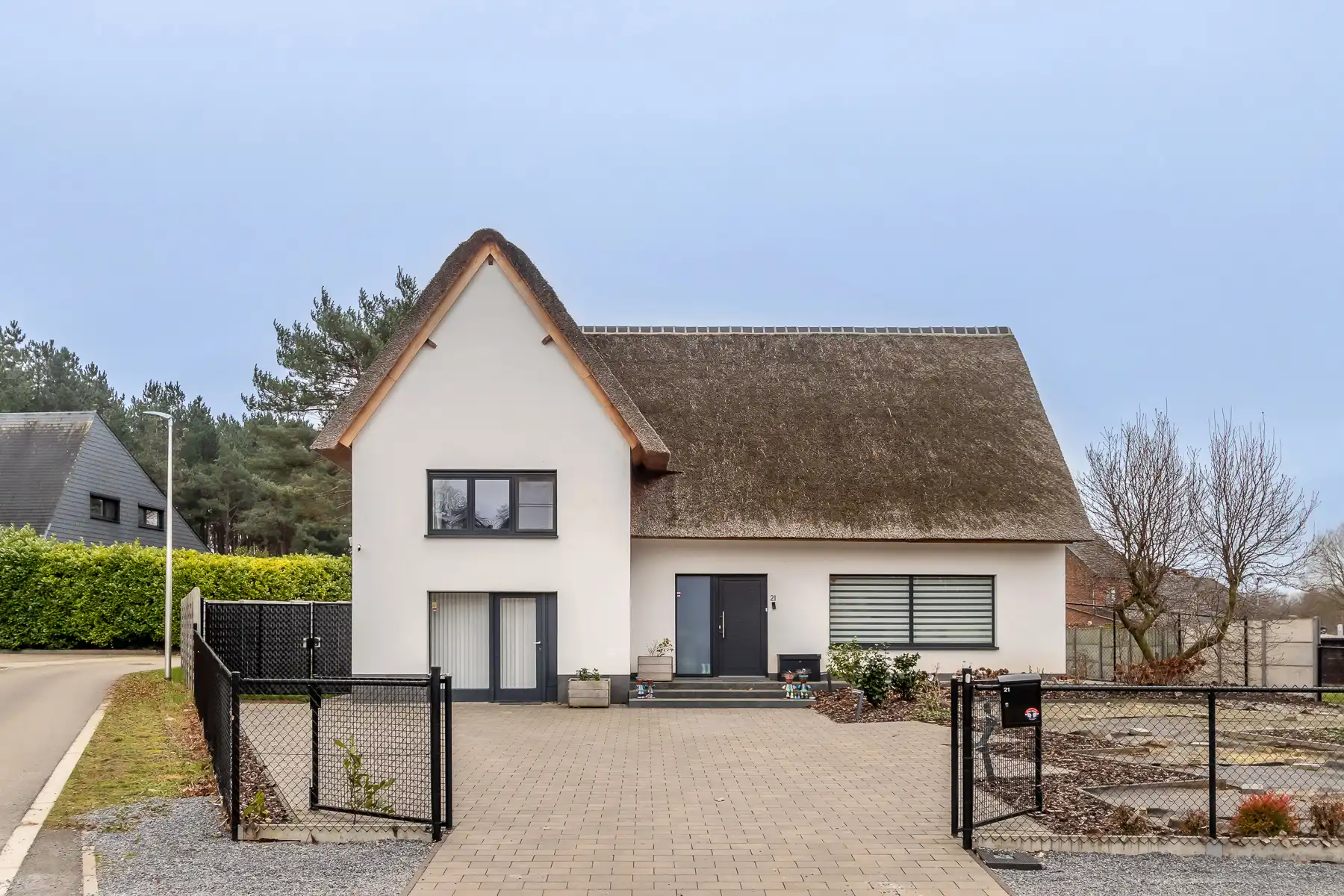 Ruime, gerenoveerde gezinswoning met 3 slaap- en 2 badkamers foto 31