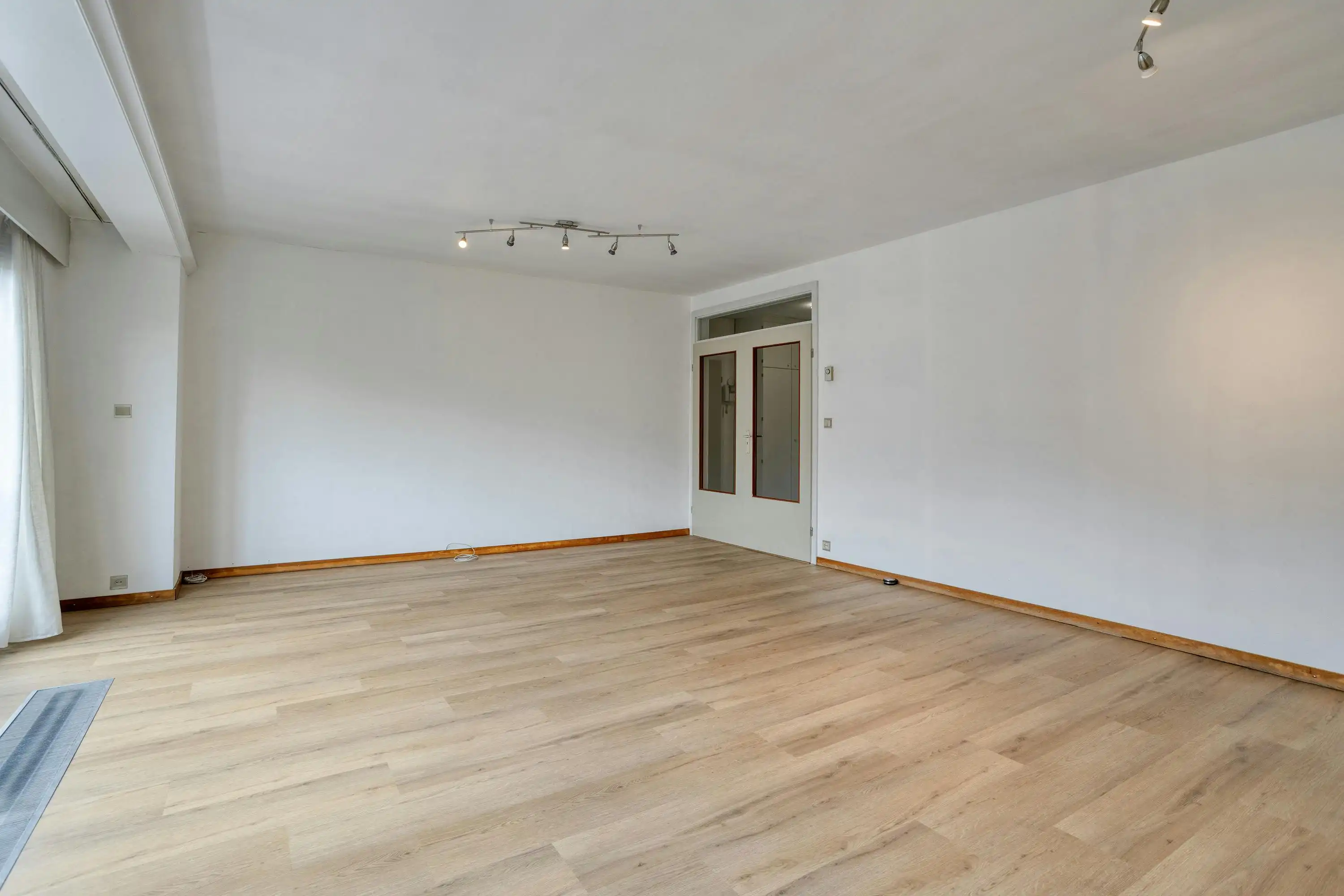 Appartement met vier kamers en garage te koop in Ieper foto 3