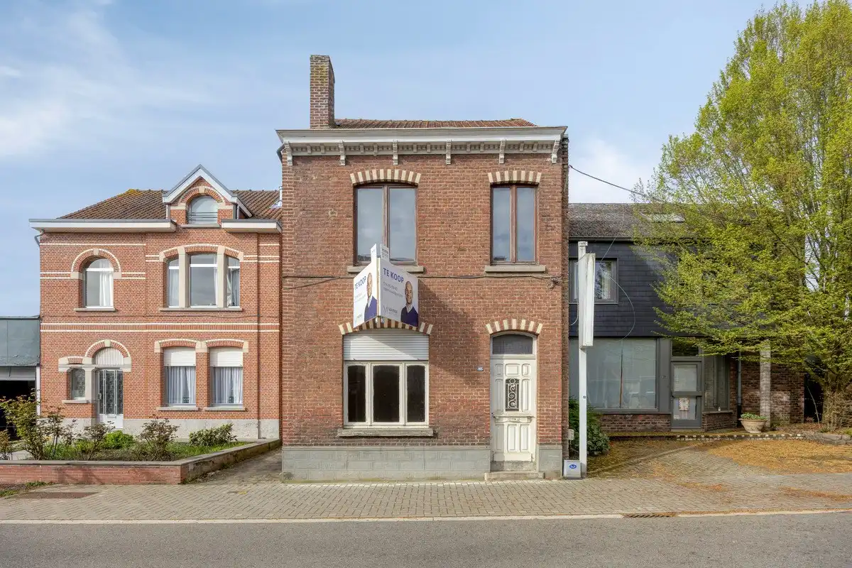 Hoofdfoto van de publicatie: Half open bebouwing met 3 slaapkamers, tuin, terras en tuinhuis in Kessel-Lo! – EPC F kWh/m² - bewoonbare opp. 128 m²