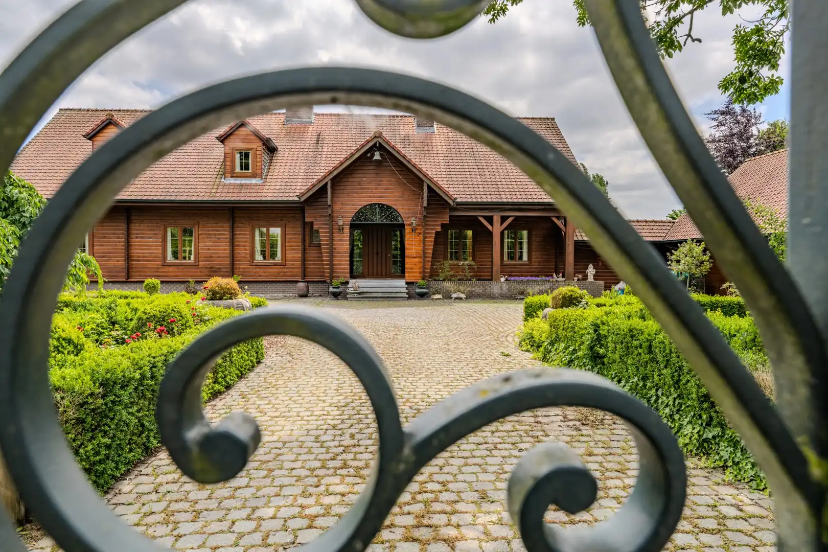 Ruime villa met mooie tuin foto 30