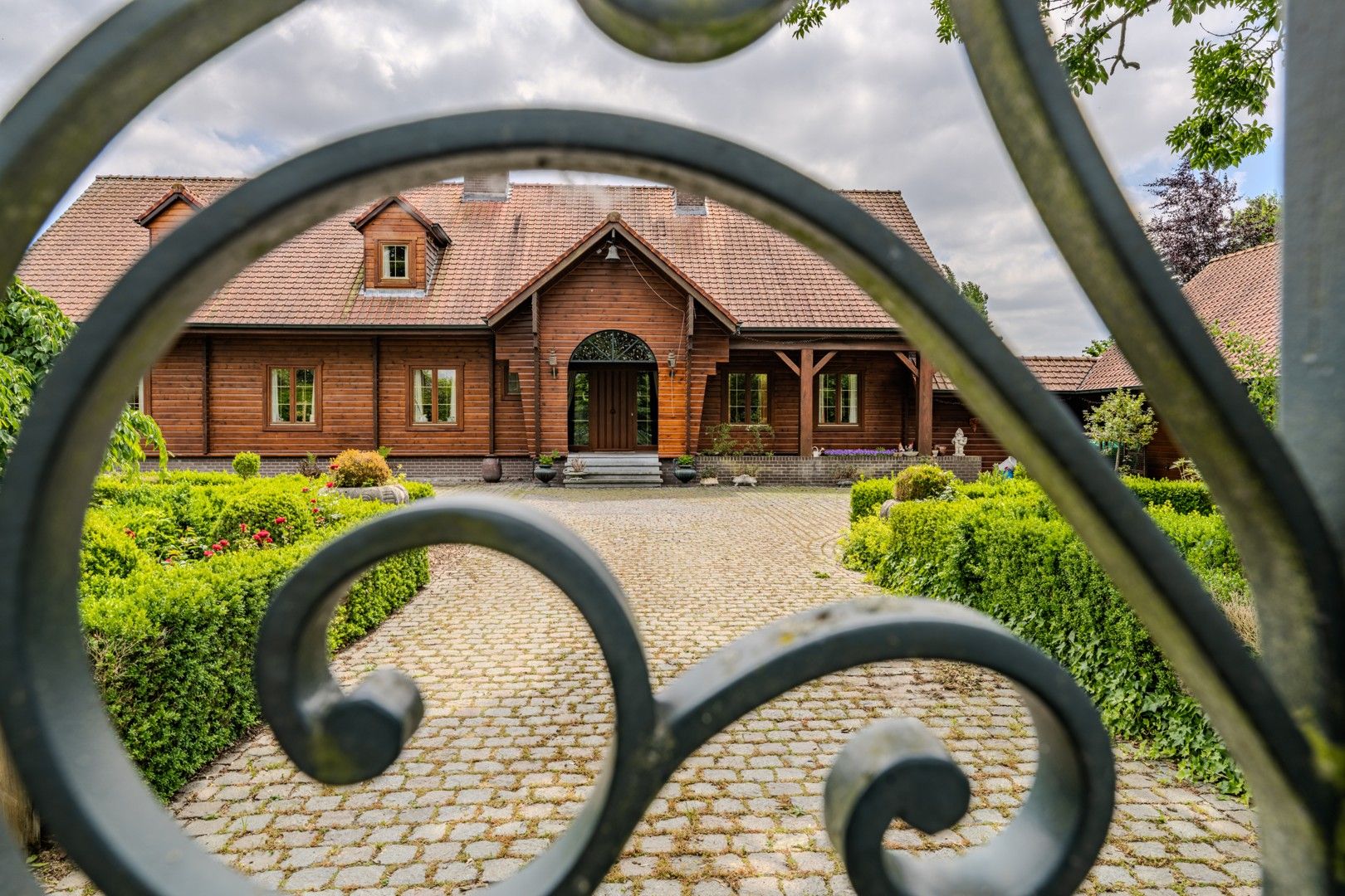 Ruime villa met mooie tuin foto 30