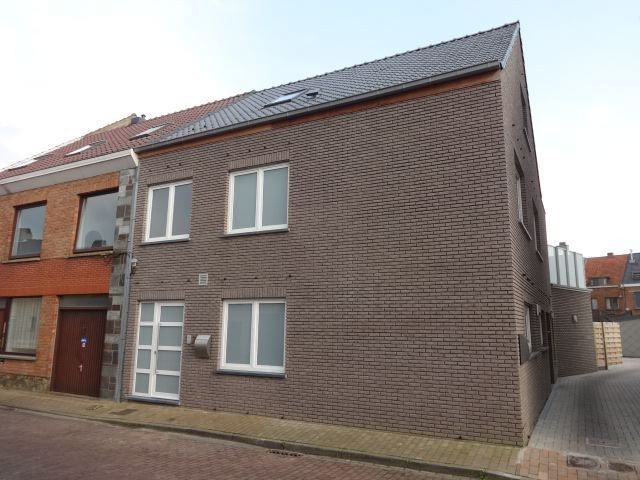 Prachtig duplexappartement met garage in het centrum van Gistel foto {{pictureIndex}}