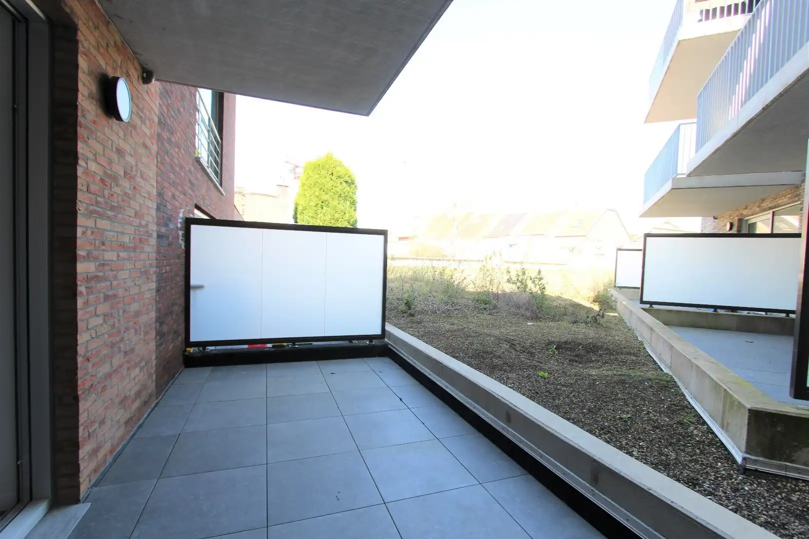 RECENT GELIJKVLOERS APPARTEMENT MET GROOT TERRAS EN AUTOSTAANPLAATS foto 3