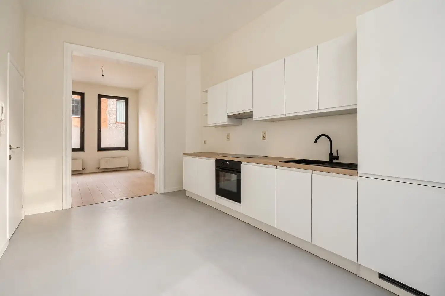 Volledig gerenoveerd gelijkvloers appartement met zuidoost-gericht koertje in Antwerpen foto 3
