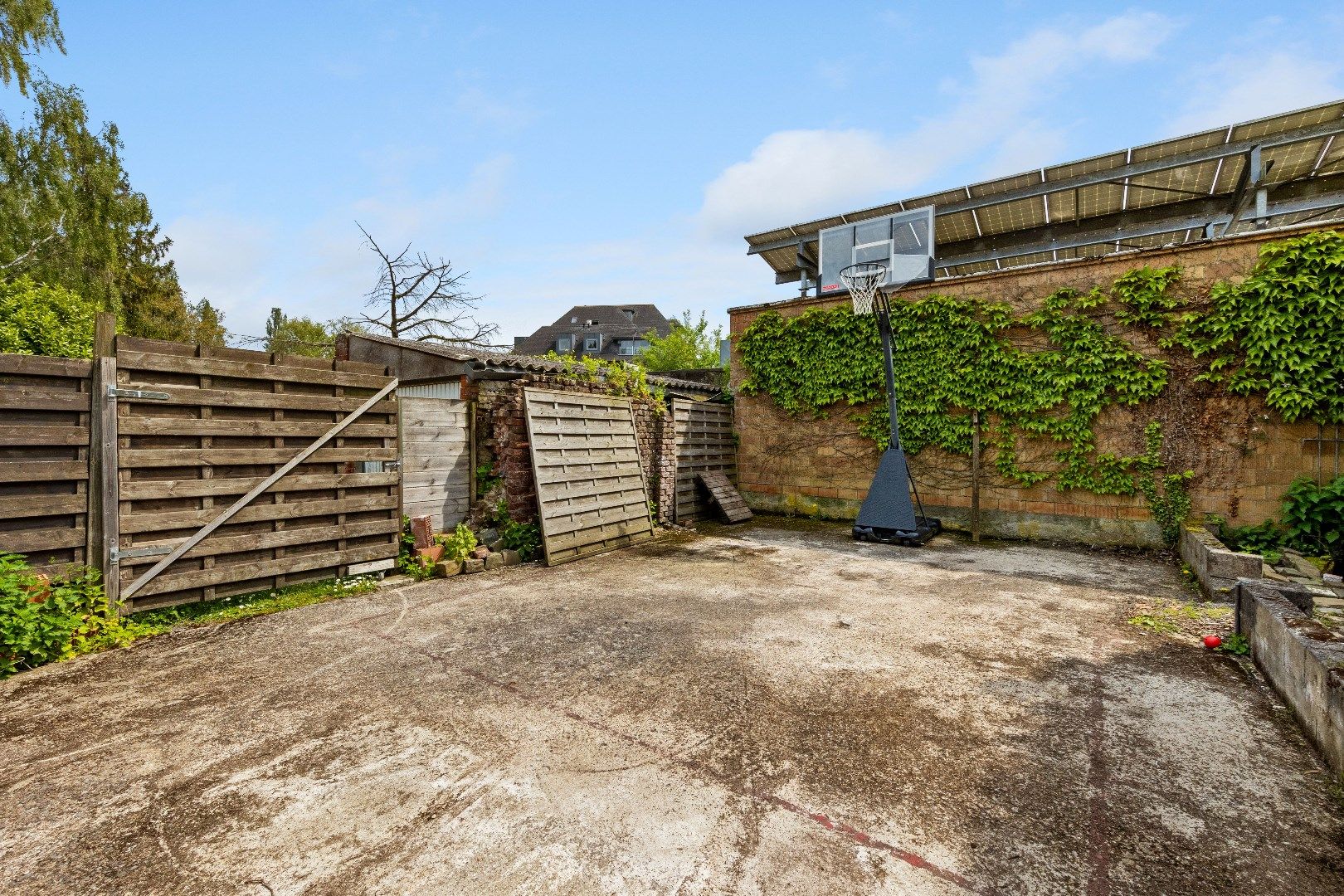 BURGERWONING MET 5 SLPKS,  TUIN EN HUURGARAGE foto 29