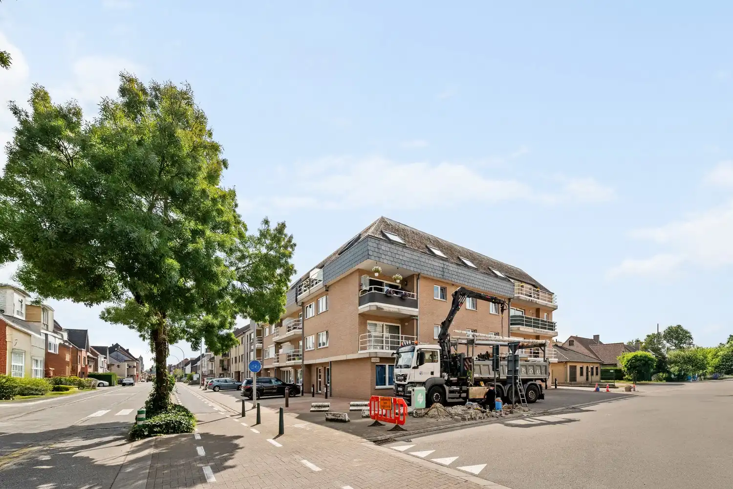 Ruim en lichtrijk appartement van 110 m² met terras, parking en 2 slaapkamers in Ninove foto 2