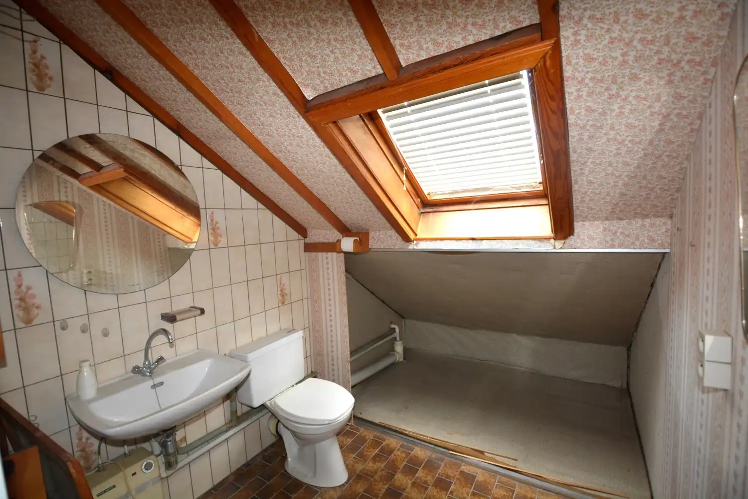 TE RENOVEREN WONING MET 5 SLK EN GARAGE! foto 12