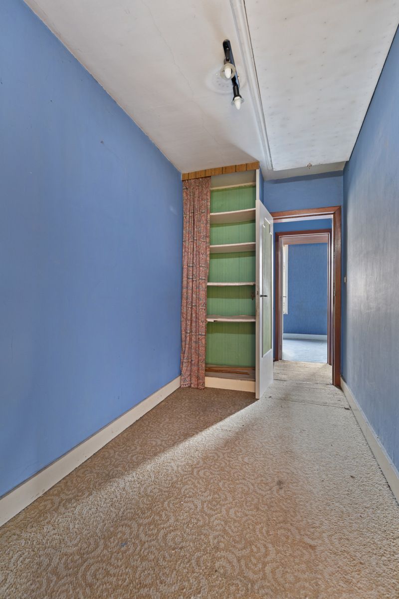 TE KOOP - Te renoveren halfopen bebouwing met 3 slaapkamers foto 8