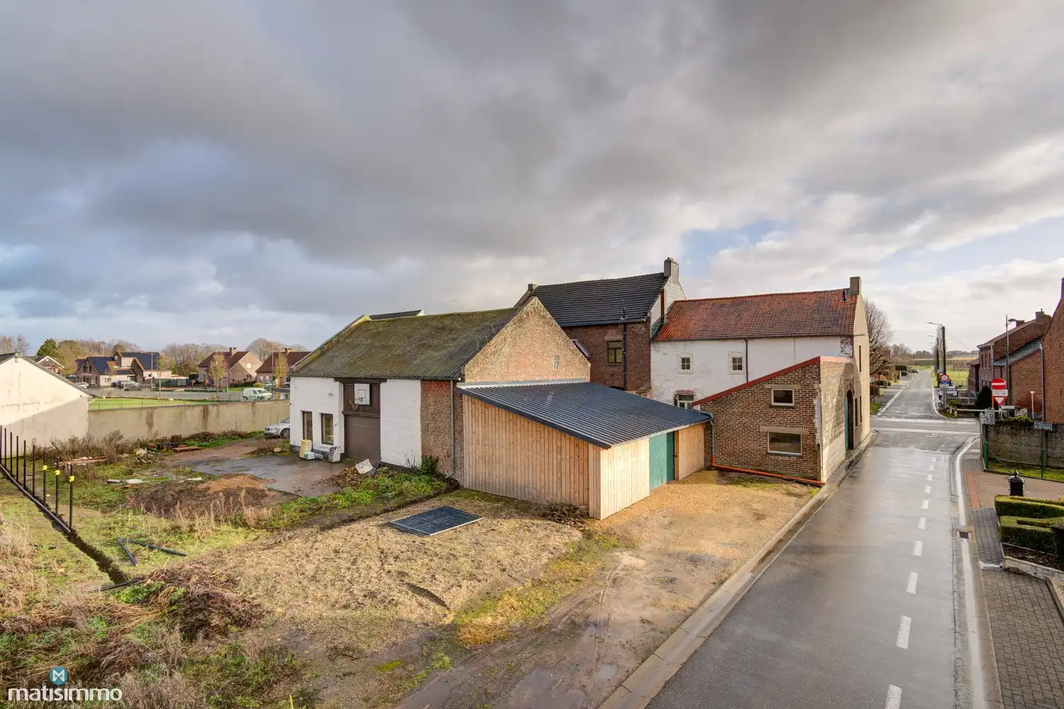 VERDER AF TE WERKEN HOEKWONING MET BINNENKOER EN GARAGE TE MOPERTINGEN foto 40