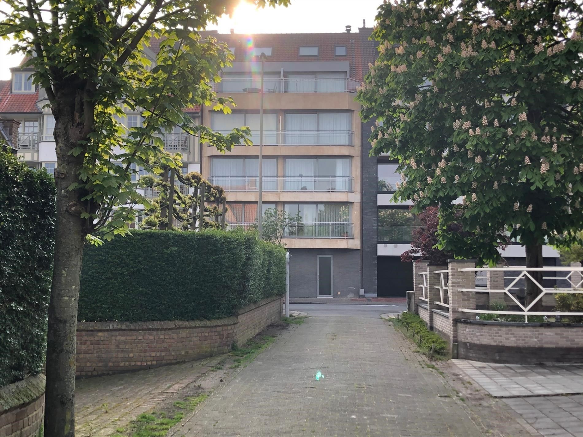 Ruim woonappartement (165m²) met groen zicht op de villa's van het Zoute, gelegen in het centrum van Knokke foto 21