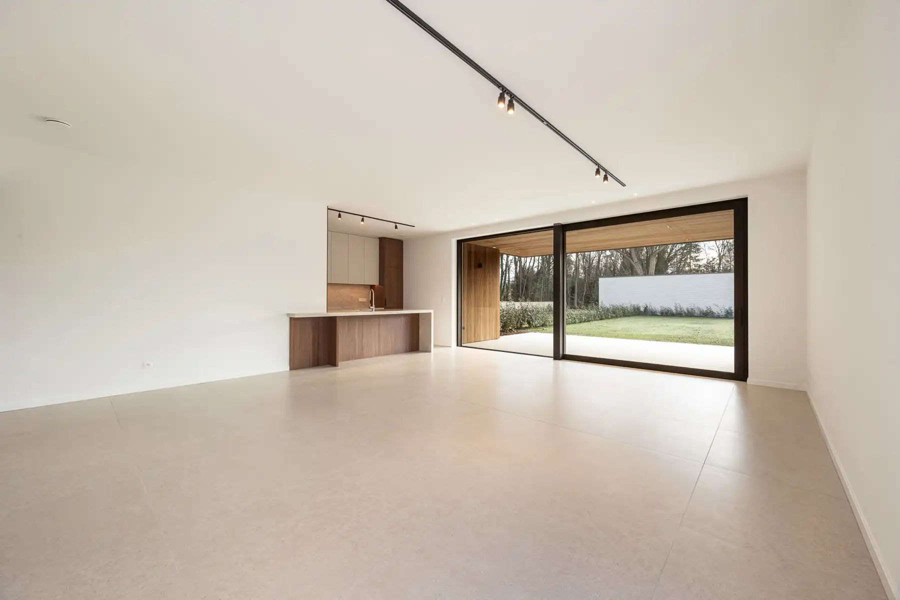 Prestigieus nieuwbouwappartement met ruime tuin en terras. foto 3