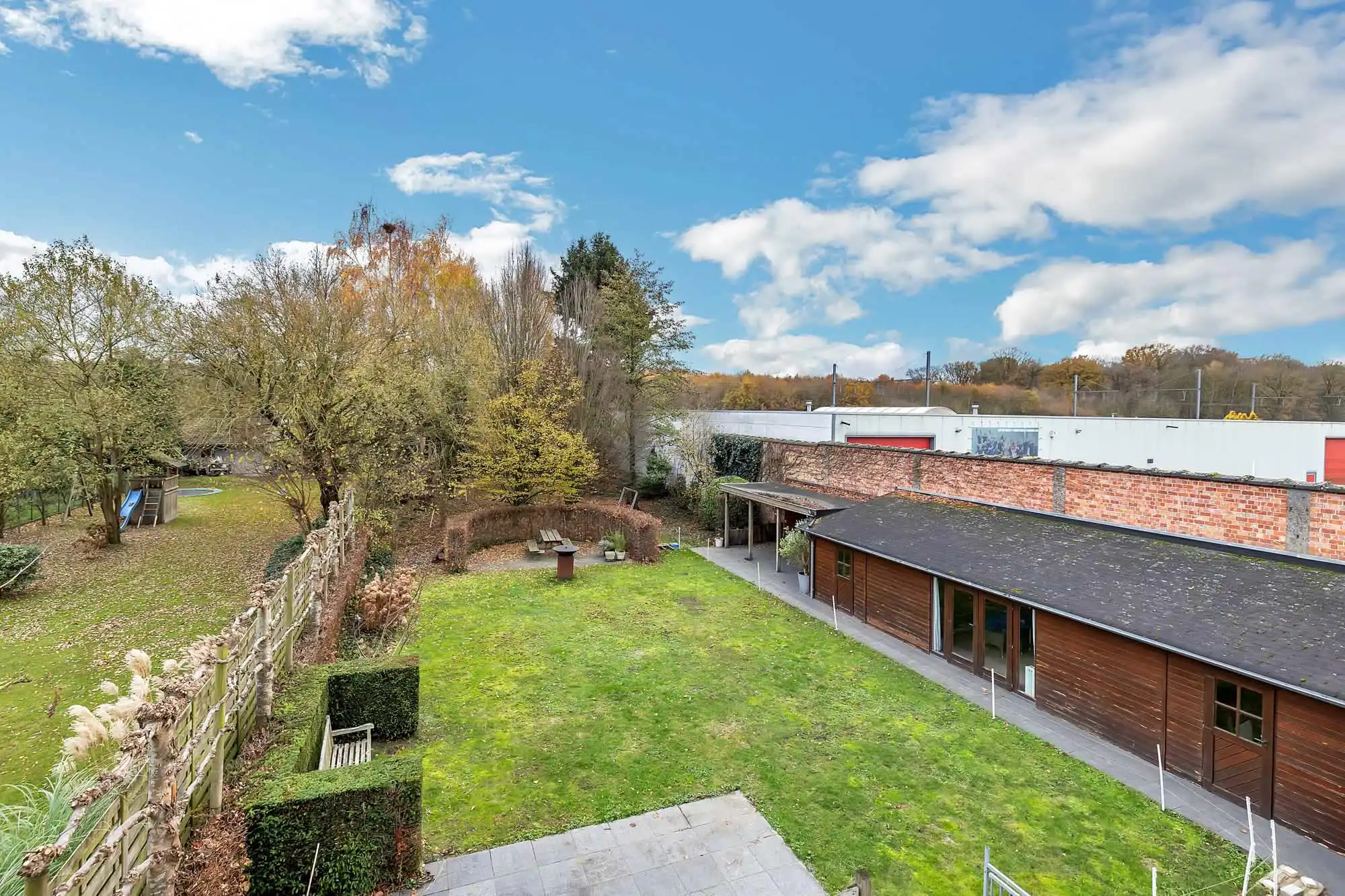 Unieke combinatie van wooncomfort, atelier en tuin foto 25