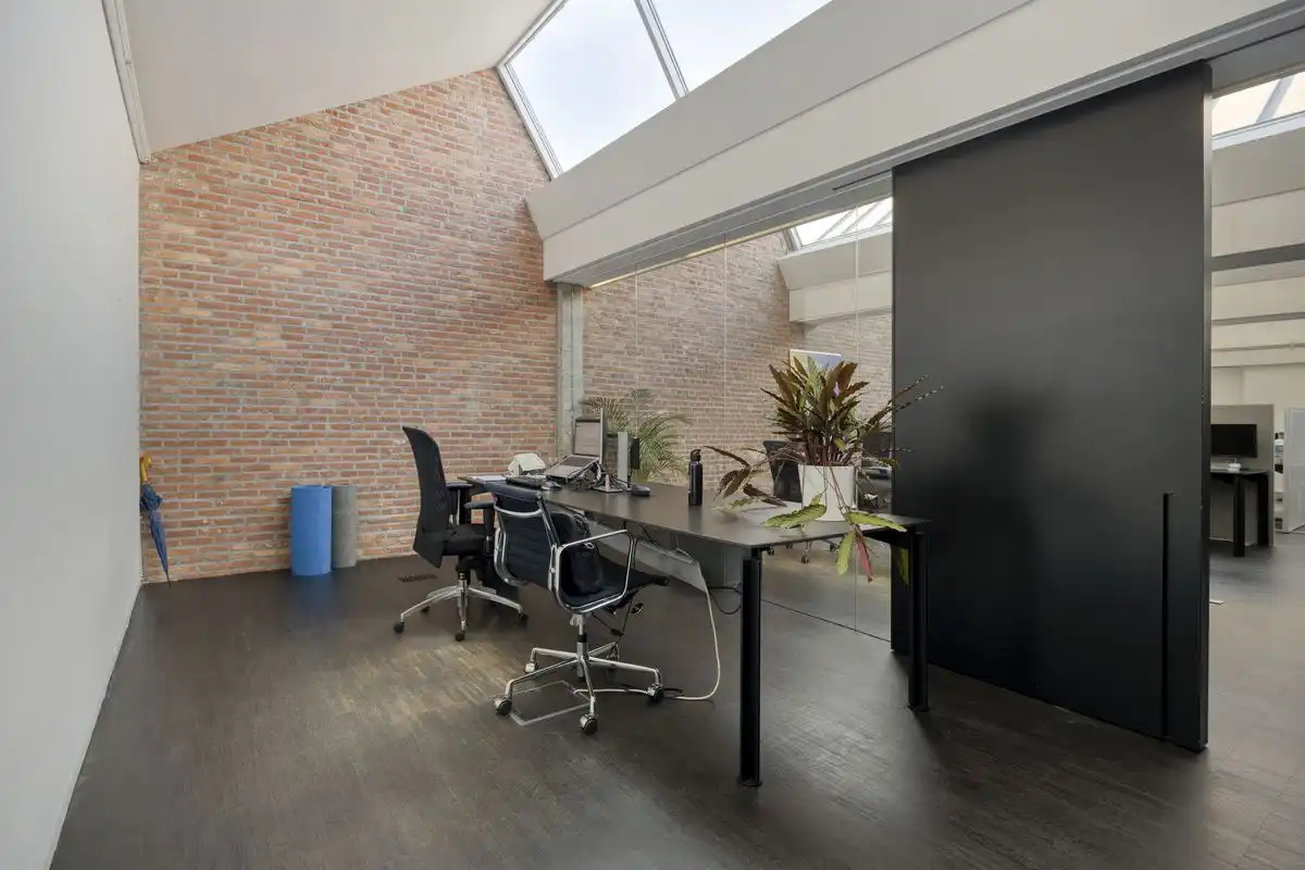 Moderne kantoorruimte op toplocatie nabij E40 en stadscentrum foto 8