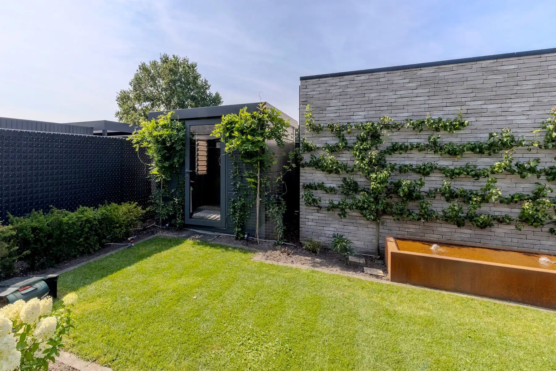 Instapklaar gelijkvloers appartement met carport, berging, luxe afwerking en aangelegde tuin foto 21