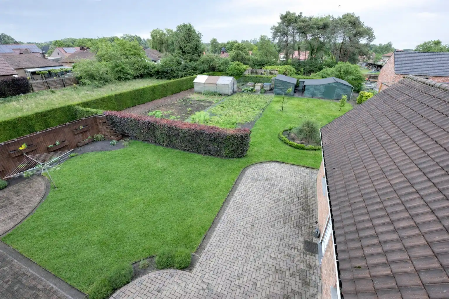 Instapklare laagbouwwoning op perceel van 1903m² foto 22