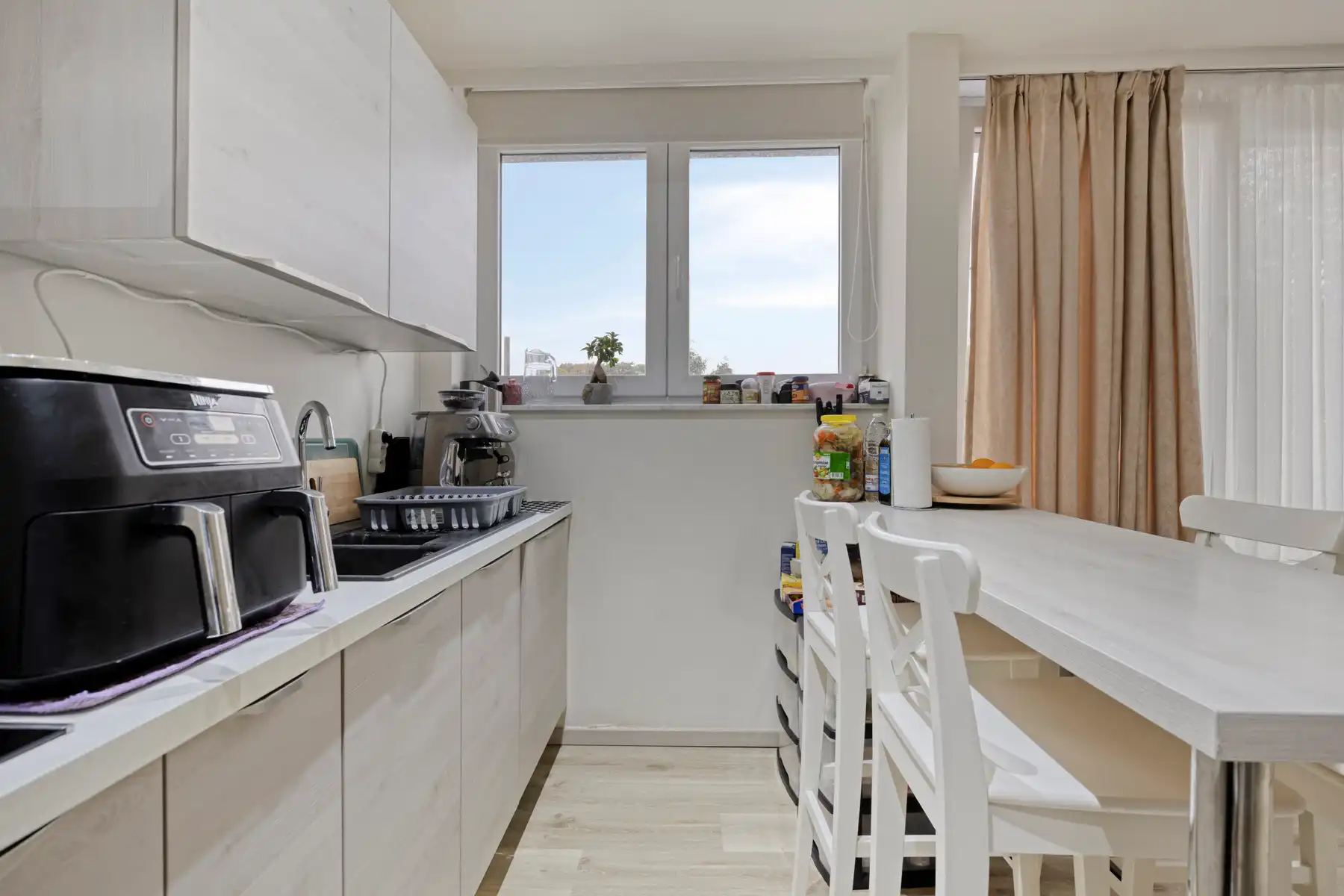 Instapklaar appartement met twee slaapkamers in Berchem. foto 8